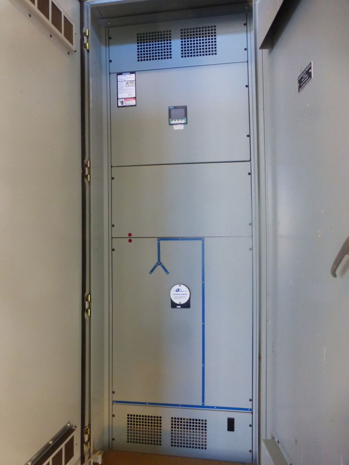 Siemens Switchgear - 4000A Main Lugs Only with 2-Sections of Distribution | Lot Loading Fee: $ - Image 13 of 31