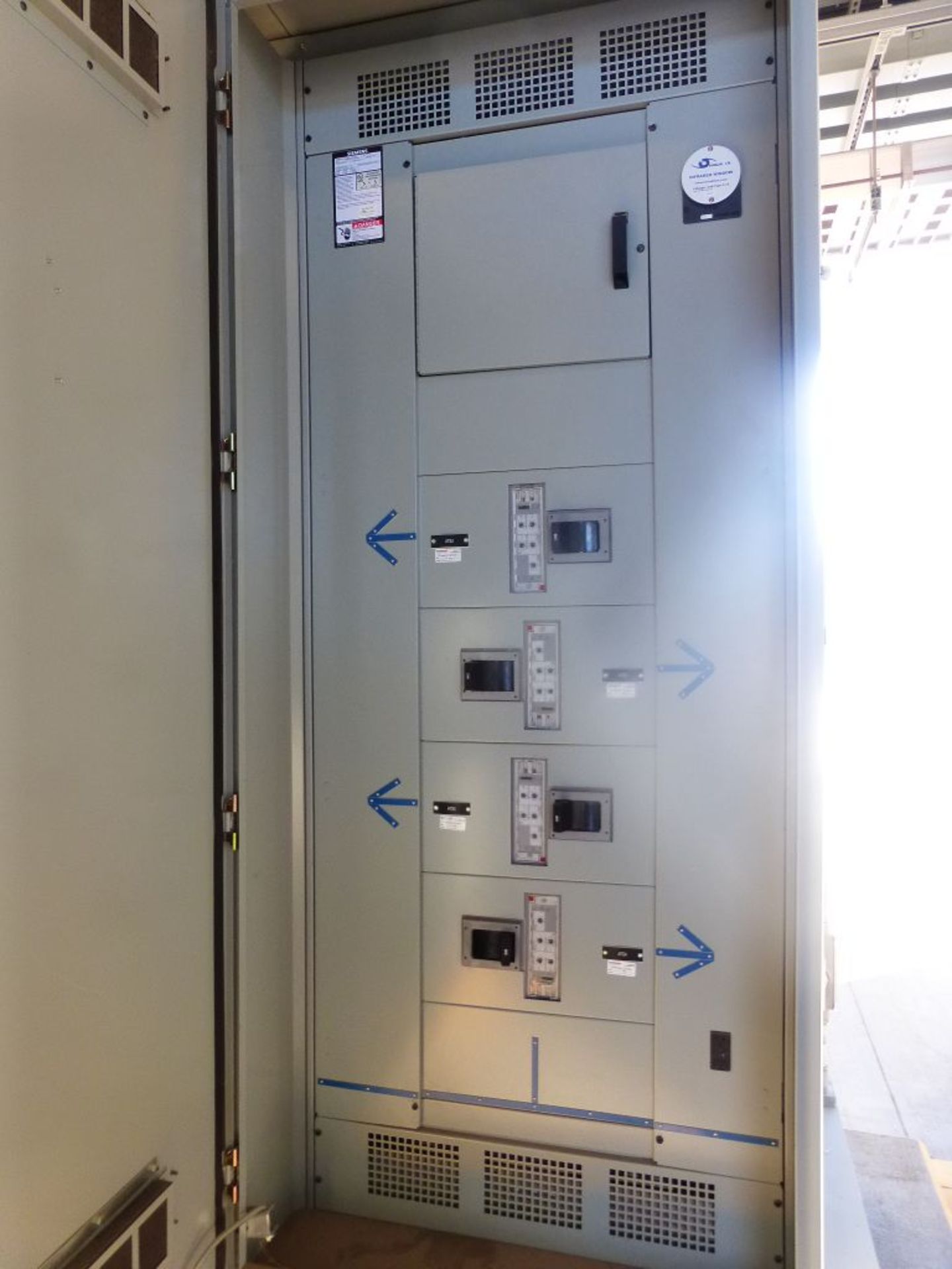Siemens Switchgear - 4000A Main Lugs Only with 2-Sections of Distribution | Lot Loading Fee: $ - Image 26 of 31