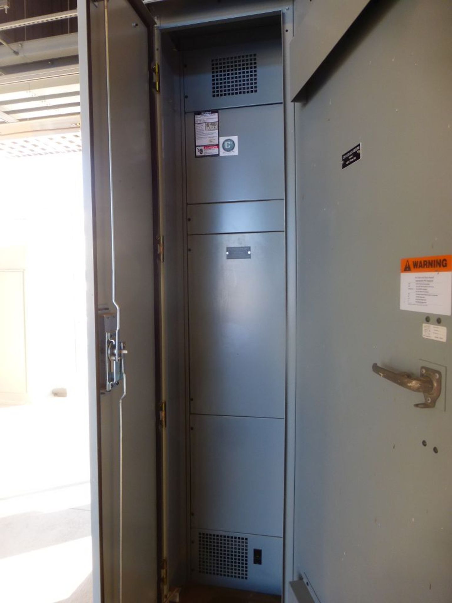 Siemens Switchgear - 4000A Main Lugs Only with 2-Sections of Distribution | Lot Loading Fee: $ - Image 11 of 31