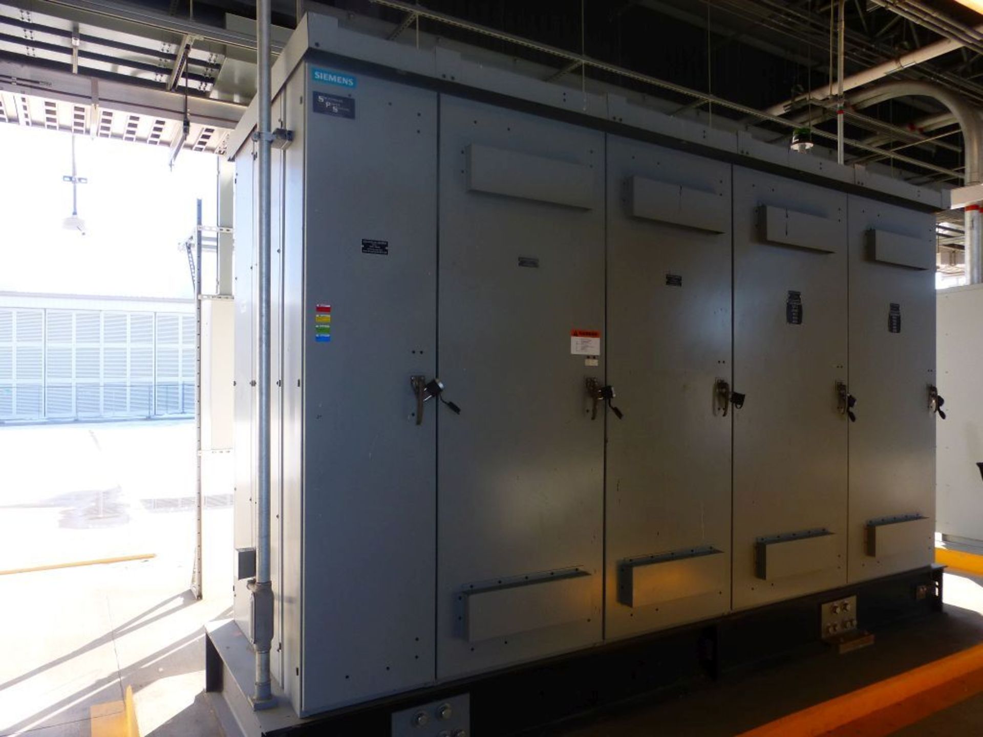 Siemens Switchgear - 4000A Main Lugs Only with 2-Sections of Distribution | Lot Loading Fee: $ - Image 2 of 31