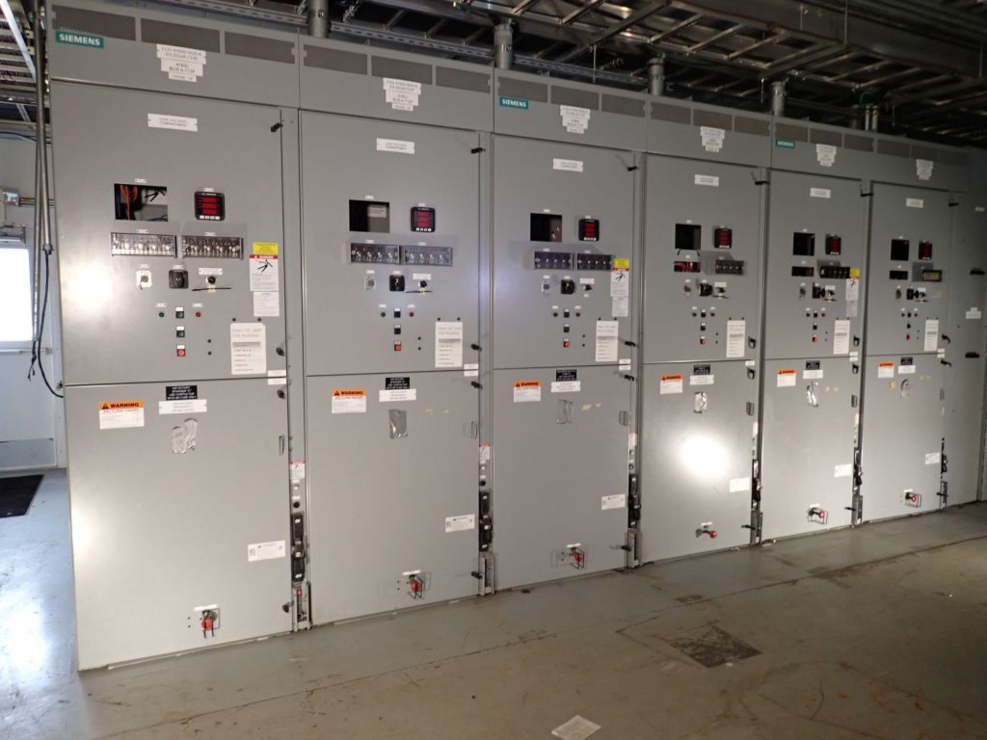 Siemens Medium Voltage MCC | Lot Loading Fee: $3000 | (6) Verticals - 4160V 3000 Amp; 500 HP
