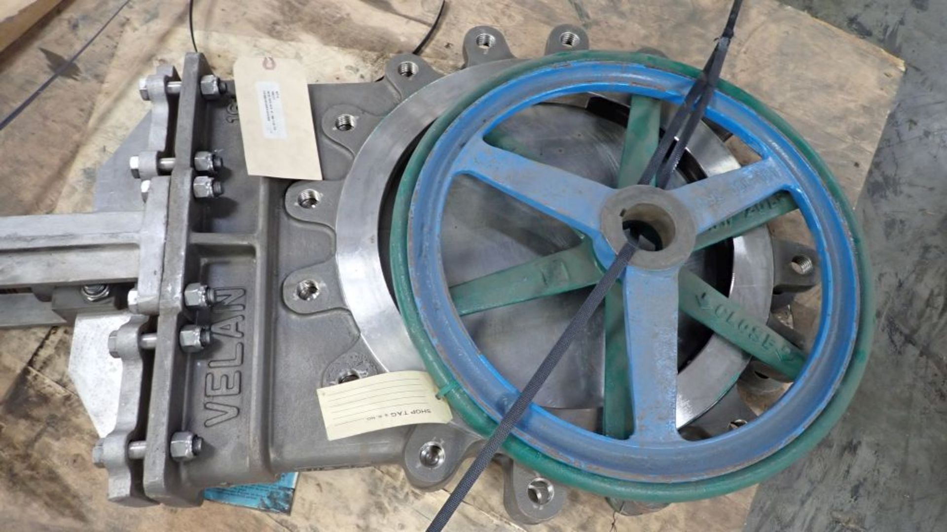 Lot of (1) Valve and (2) Handles | Knife Gate Valve 150# FLGD 316; (2) Handles; Tag: 239190 - Image 3 of 7