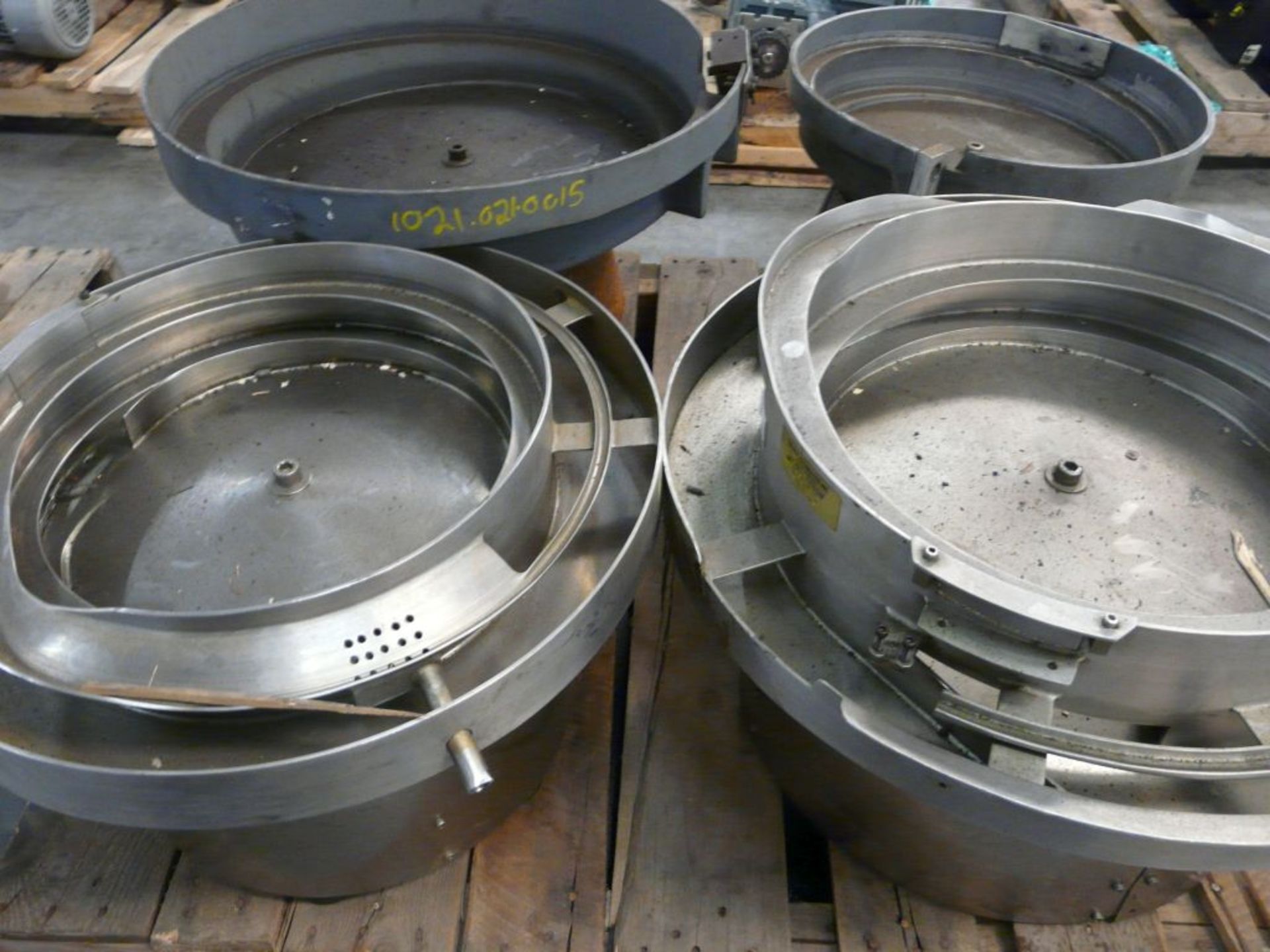 Lot of (4) Assorted Pneumatic Feeder Bowls | Automation, Model No. 15, 120V; VFC Pneumatic, Part No. - Image 2 of 7