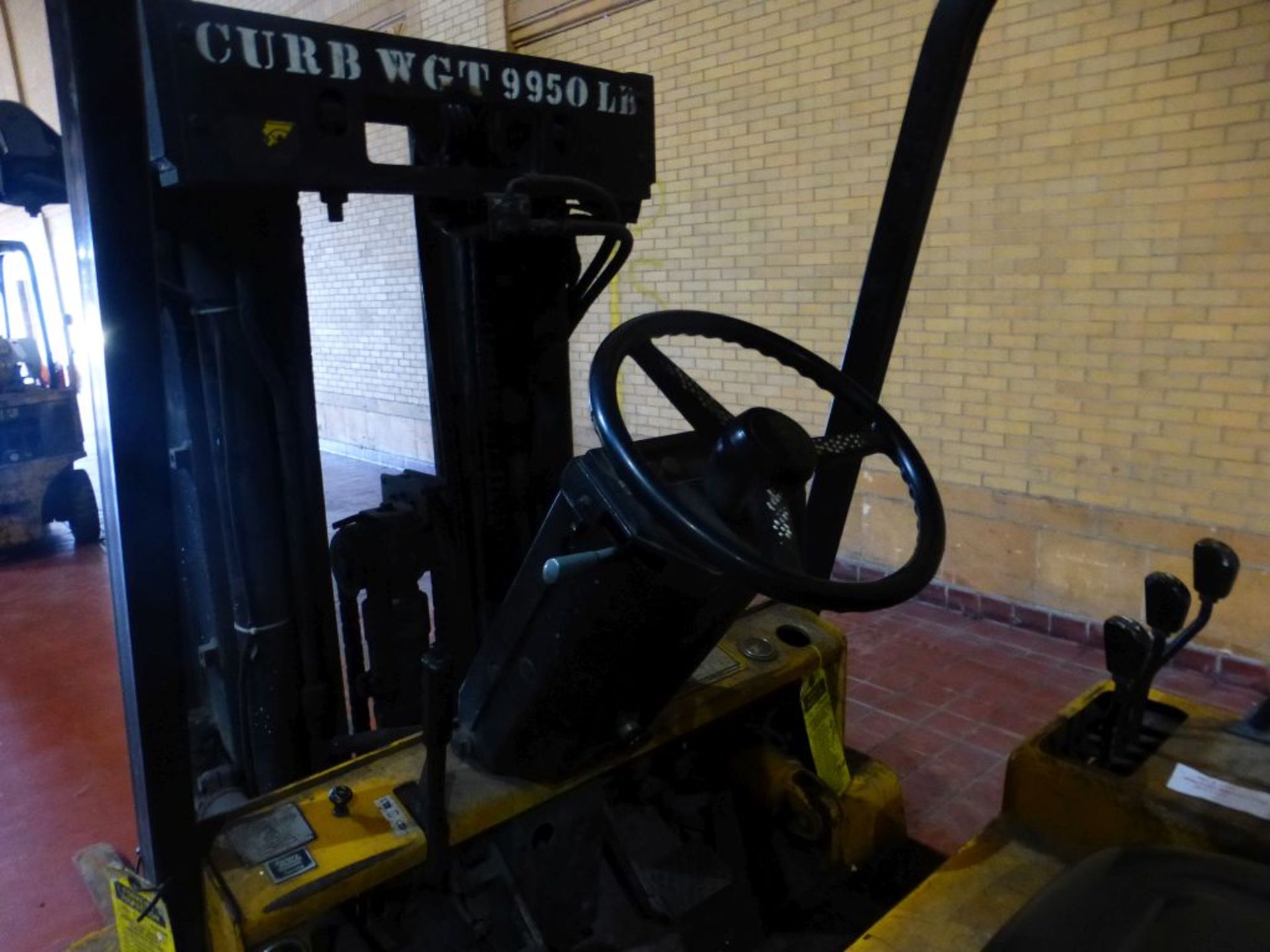 Caterpillar Gasoline Forklift | Model No. V40D; Serial No. 3EC07315; 4000 lb Cap; 156" or 173" - Image 10 of 20