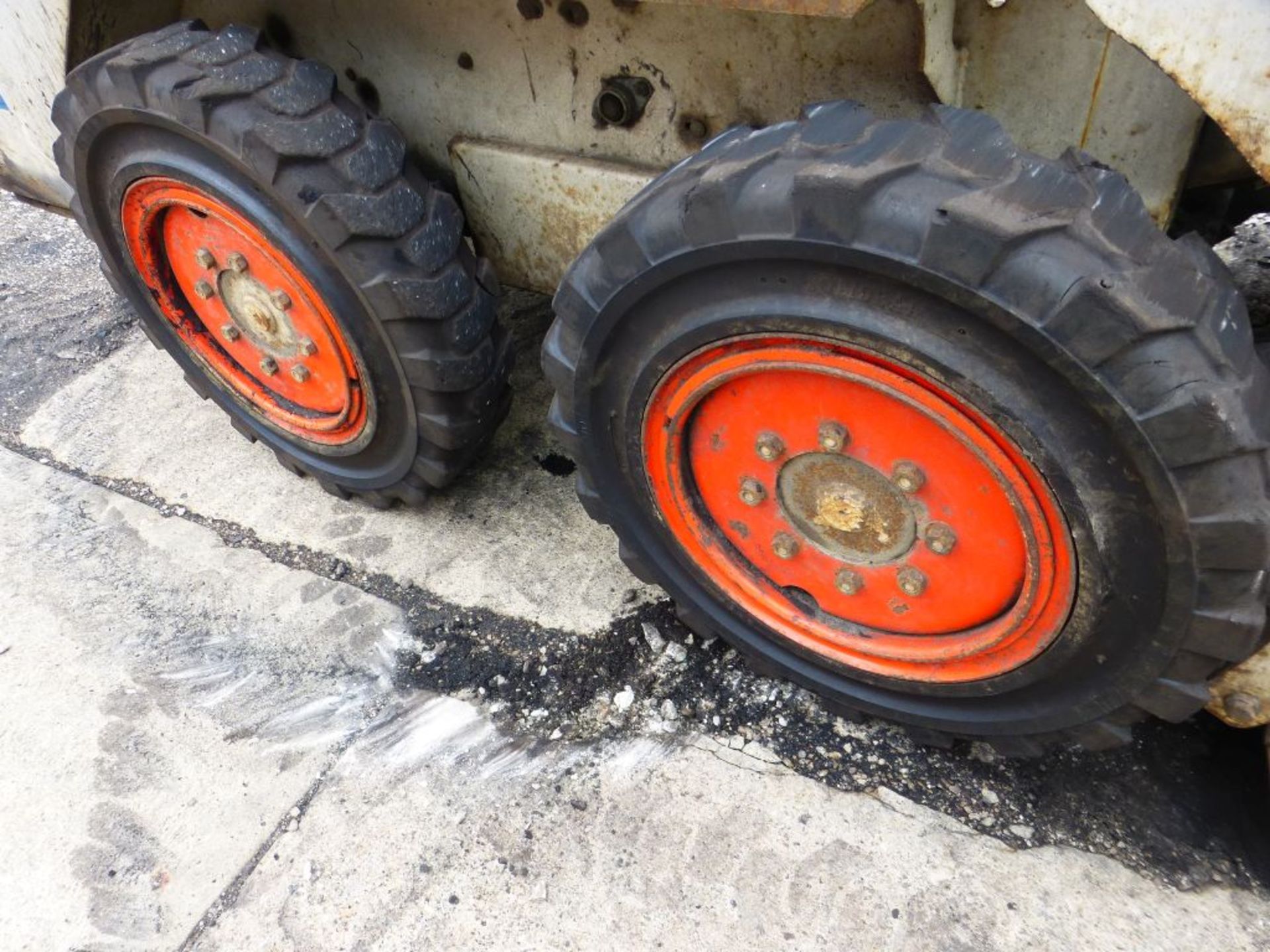 Bobcat 742 Skid Steer | Serial No. 507423147; 920 Hours; 54" Bucket; Tag: 240017 - Image 11 of 13