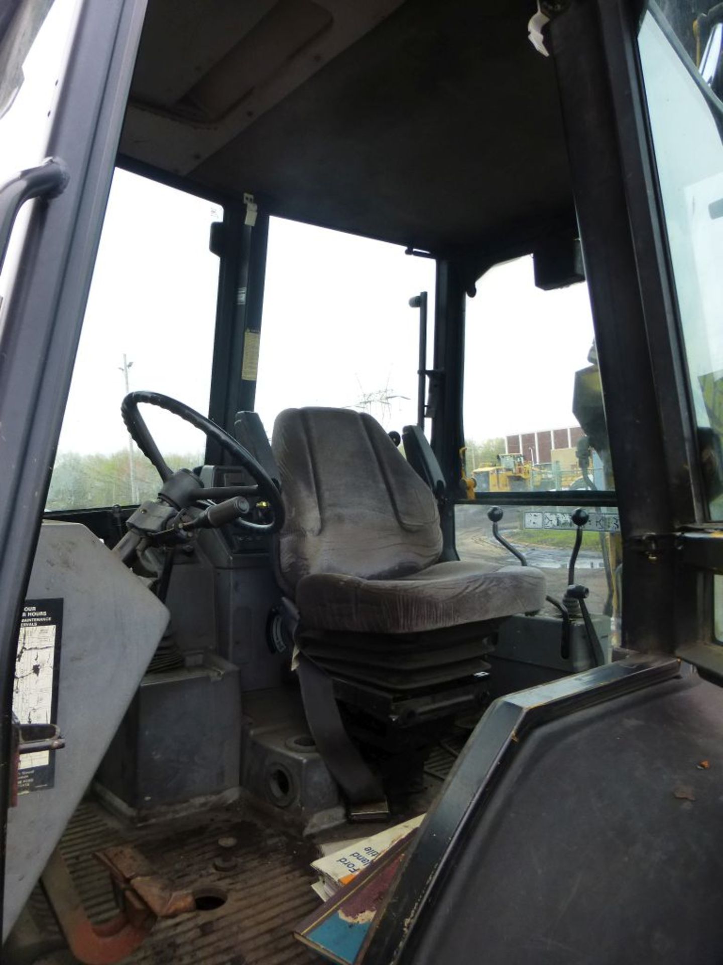 Ford 655C Backhoe | Model No. LF3P1Z; Serial No. A406839; 4877 Hours; 88" Wide Bucket; Manual - Image 9 of 17