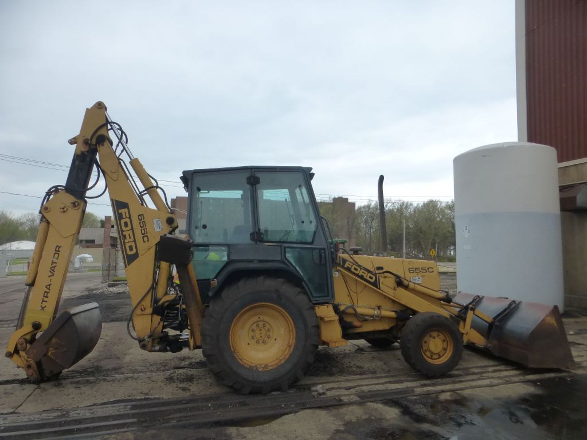 Ford 655C Backhoe | Model No. LF3P1Z; Serial No. A406839; 4877 Hours; 88" Wide Bucket; Manual - Image 2 of 17