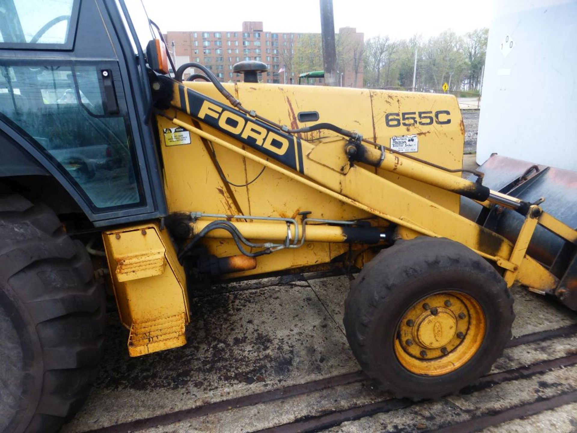 Ford 655C Backhoe | Model No. LF3P1Z; Serial No. A406839; 4877 Hours; 88" Wide Bucket; Manual - Image 4 of 17