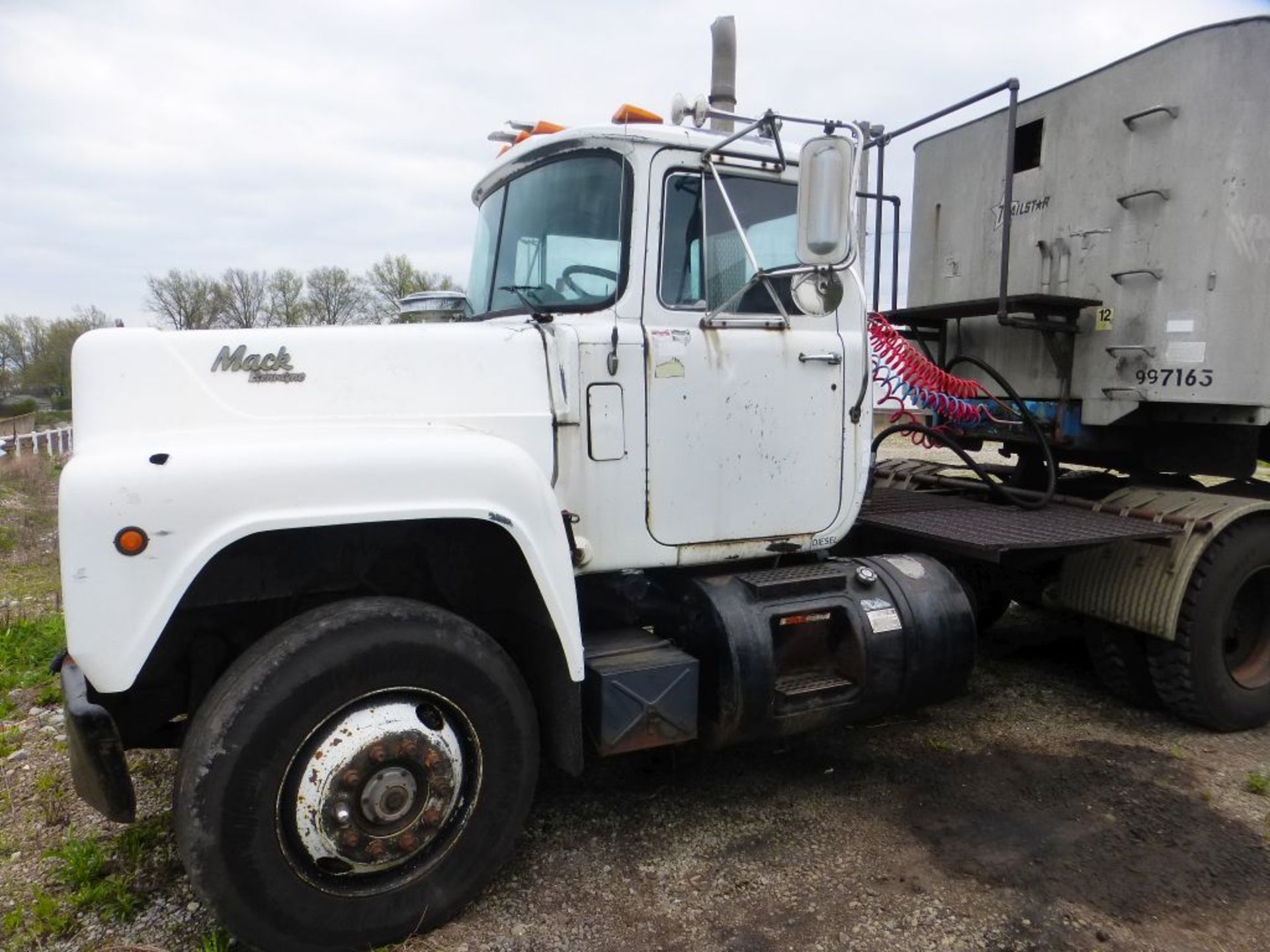 1990 Mack R688ST Truck | Vin No. 1M1W188YXLW029969; 172,169 Miles; L6, 11.0L; Diesel Engine; Air - Image 2 of 20