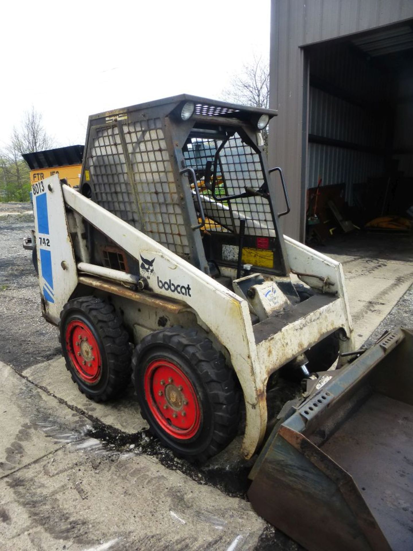 Bobcat 742 Skid Steer | Serial No. 507423147; 920 Hours; 54" Bucket; Tag: 240017 - Image 7 of 13