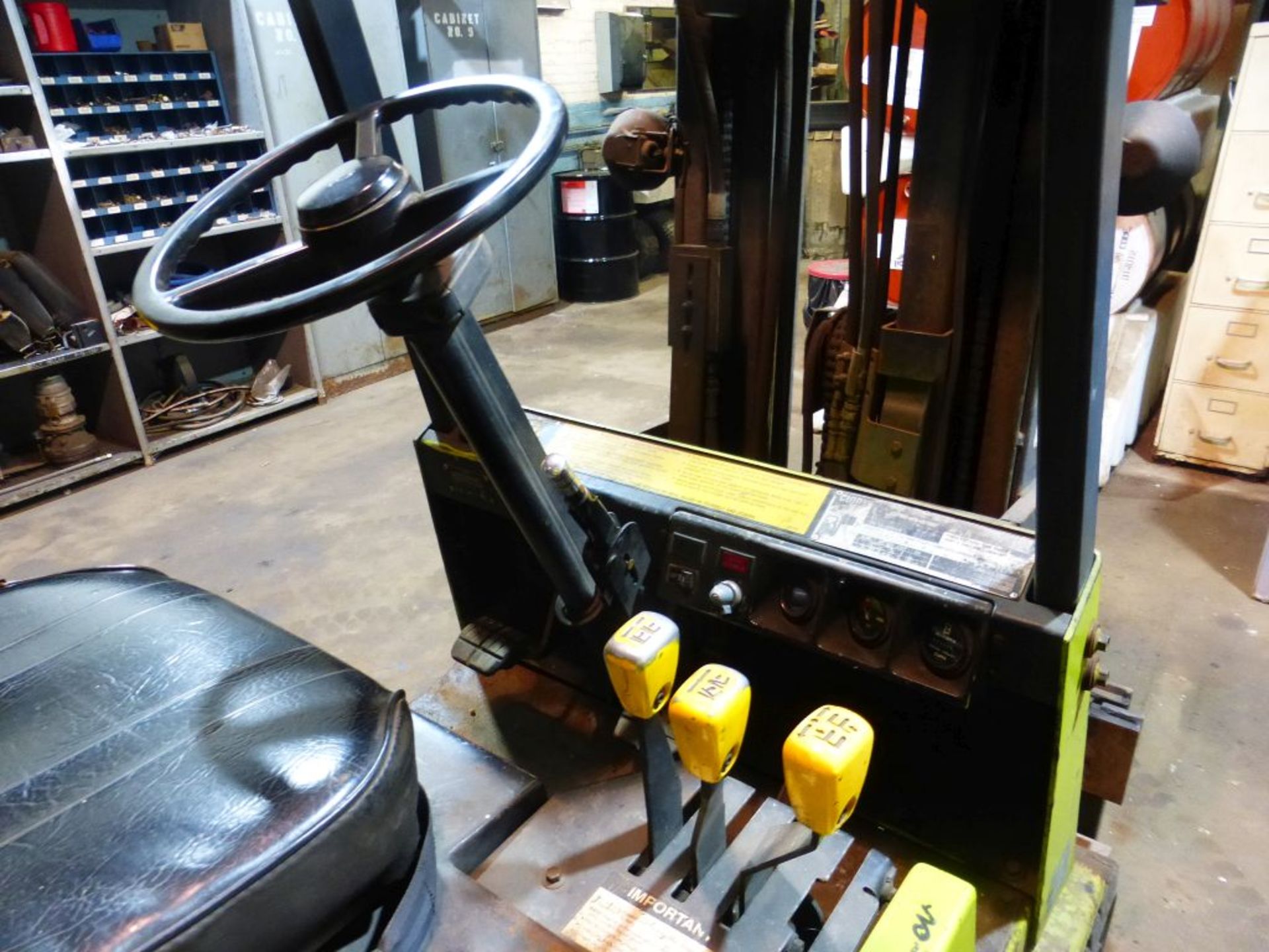 Clark Gasoline Forklift | Model No. GP517; Serial No. GP127-0241-9130K0F; 3225 Cap; 152" Lifting - Image 11 of 16