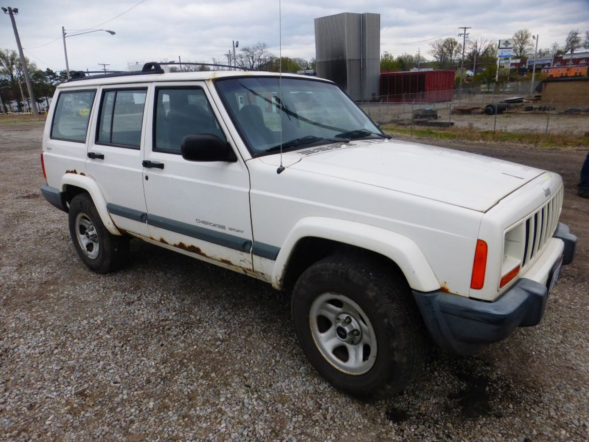 2000 Jeep Cherokee Sport | Vin No. 1J4FF48S4YL180819; 66,272 Miles; 4-WD; 6-Cyl 4.0L; Titled, Non- - Image 6 of 16