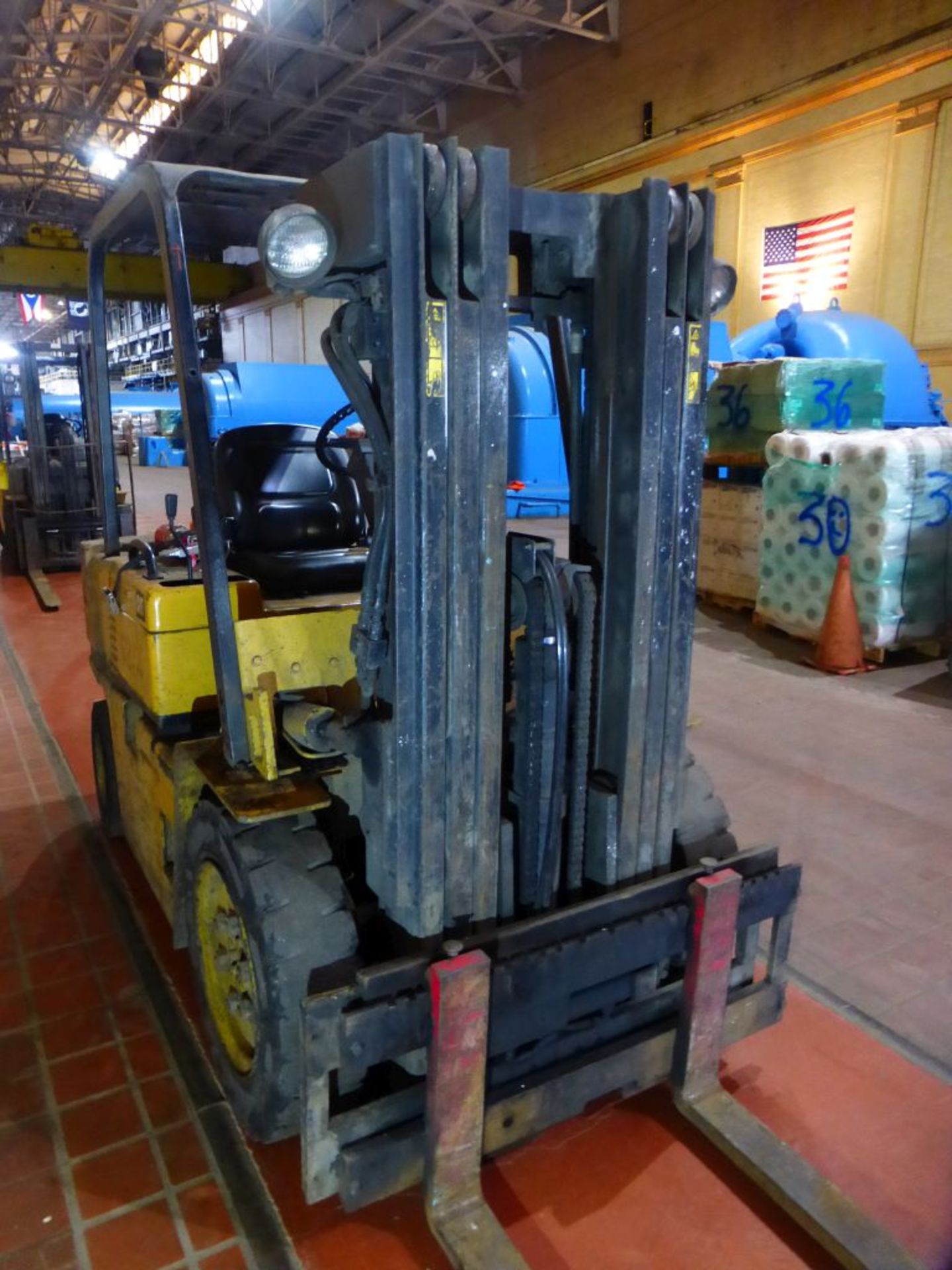 Caterpillar Gasoline Forklift | Model No. V40D; Serial No. 3EC07315; 4000 lb Cap; 156" or 173" - Image 9 of 20