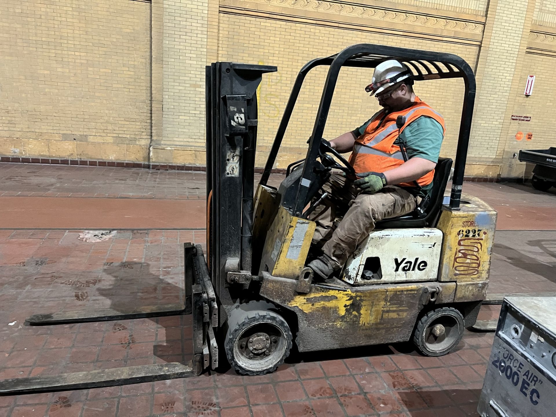 Yale Gasoline Forklift | Model No. GC040ADNUAE072; Serial No. N473734; 3700 lb Cap