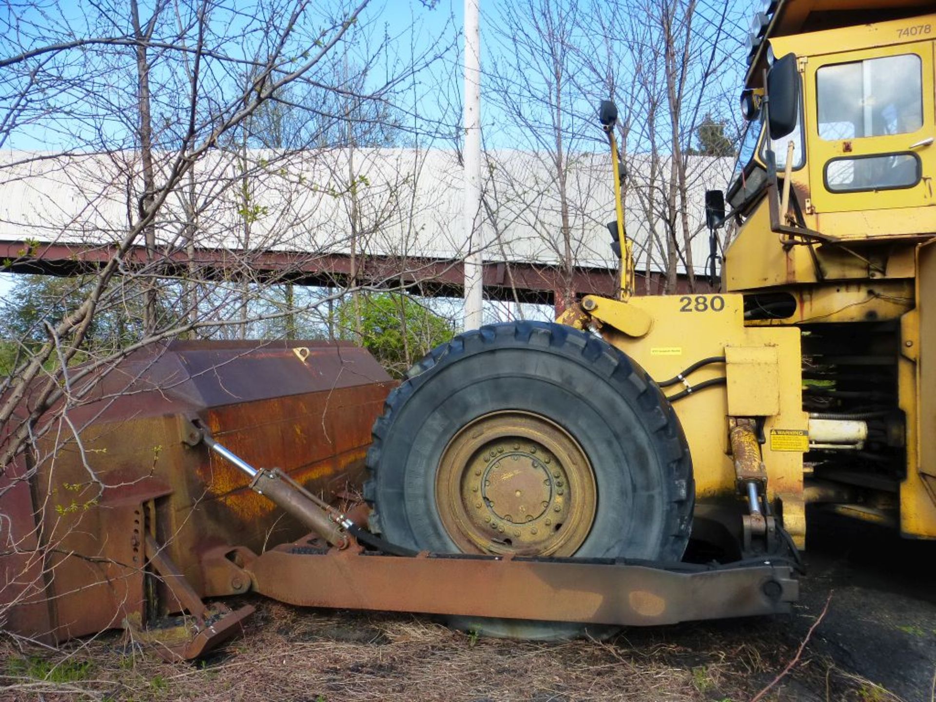 Clark 280-74078 Loader | Model No. 280-GM; Serial No. 9AMG-520; 1522 Hours; 16' Blade; Manual - Image 5 of 23