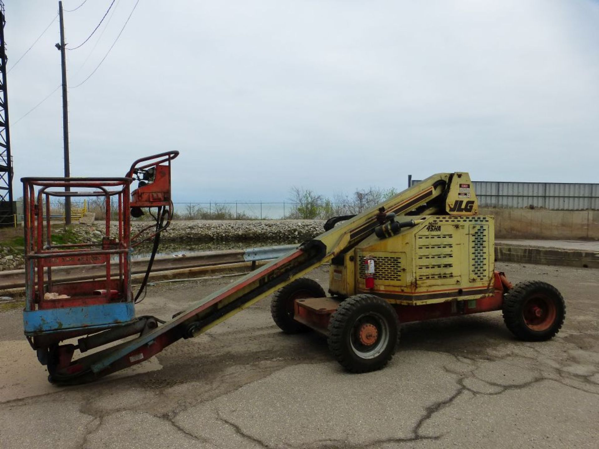 JLG Top Gun Manlift | Model No. 45HA; Serial No. 030015198; 2394 Hours; 45' Platform Height; 500