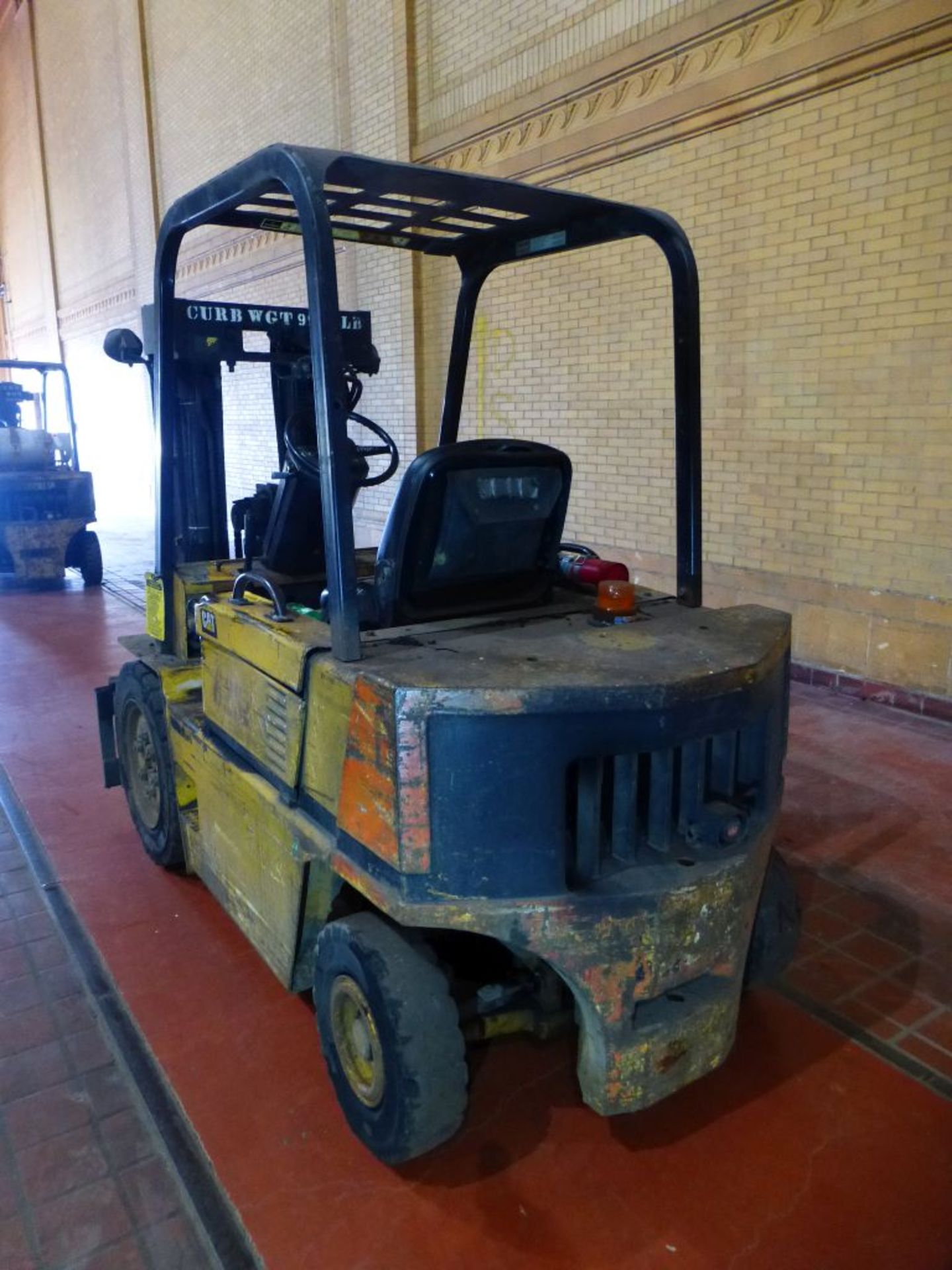 Caterpillar Gasoline Forklift | Model No. V40D; Serial No. 3EC07315; 4000 lb Cap; 156" or 173" - Image 5 of 20