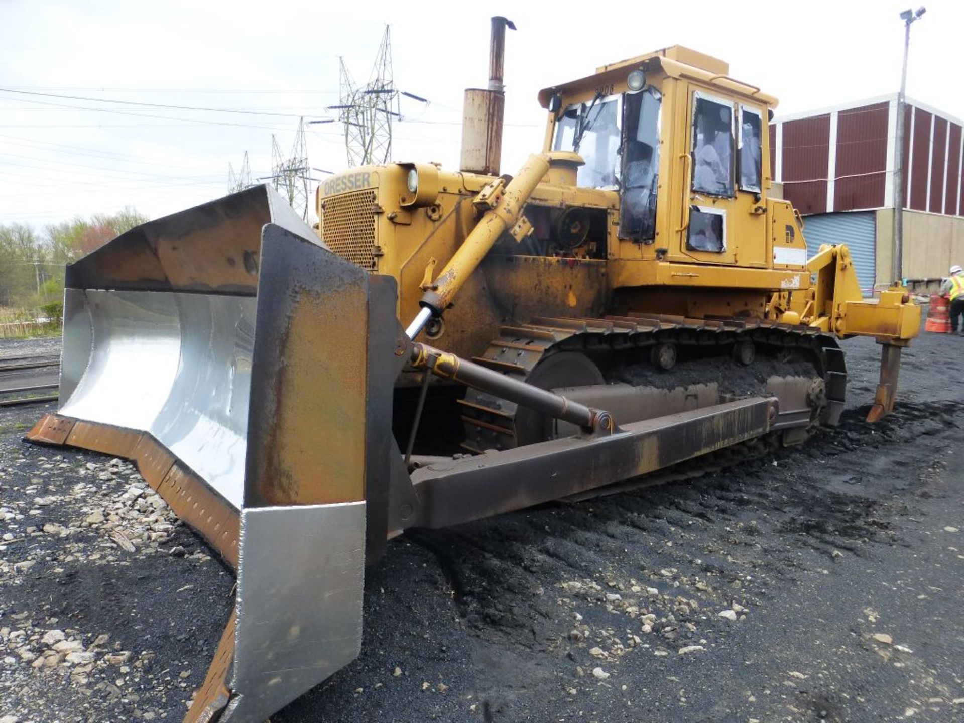 Komatsu Dresser TD25G Dozer | Serial No. 78696; 17' Blade; Enclosed Cab; 20,832 Hours; Manual