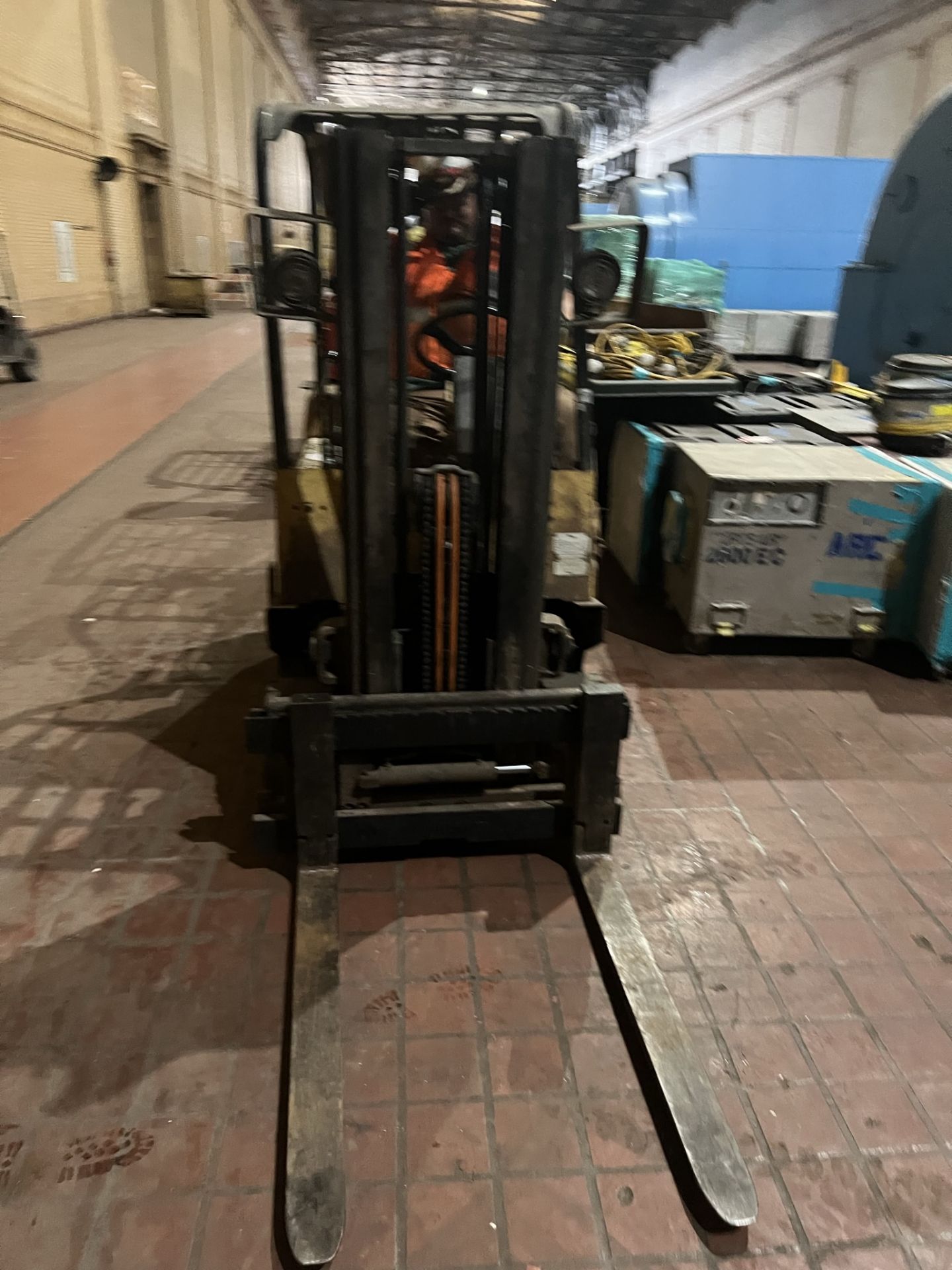 Yale Gasoline Forklift | Model No. GC040ADNUAE072; Serial No. N473734; 3700 lb Cap - Image 3 of 7