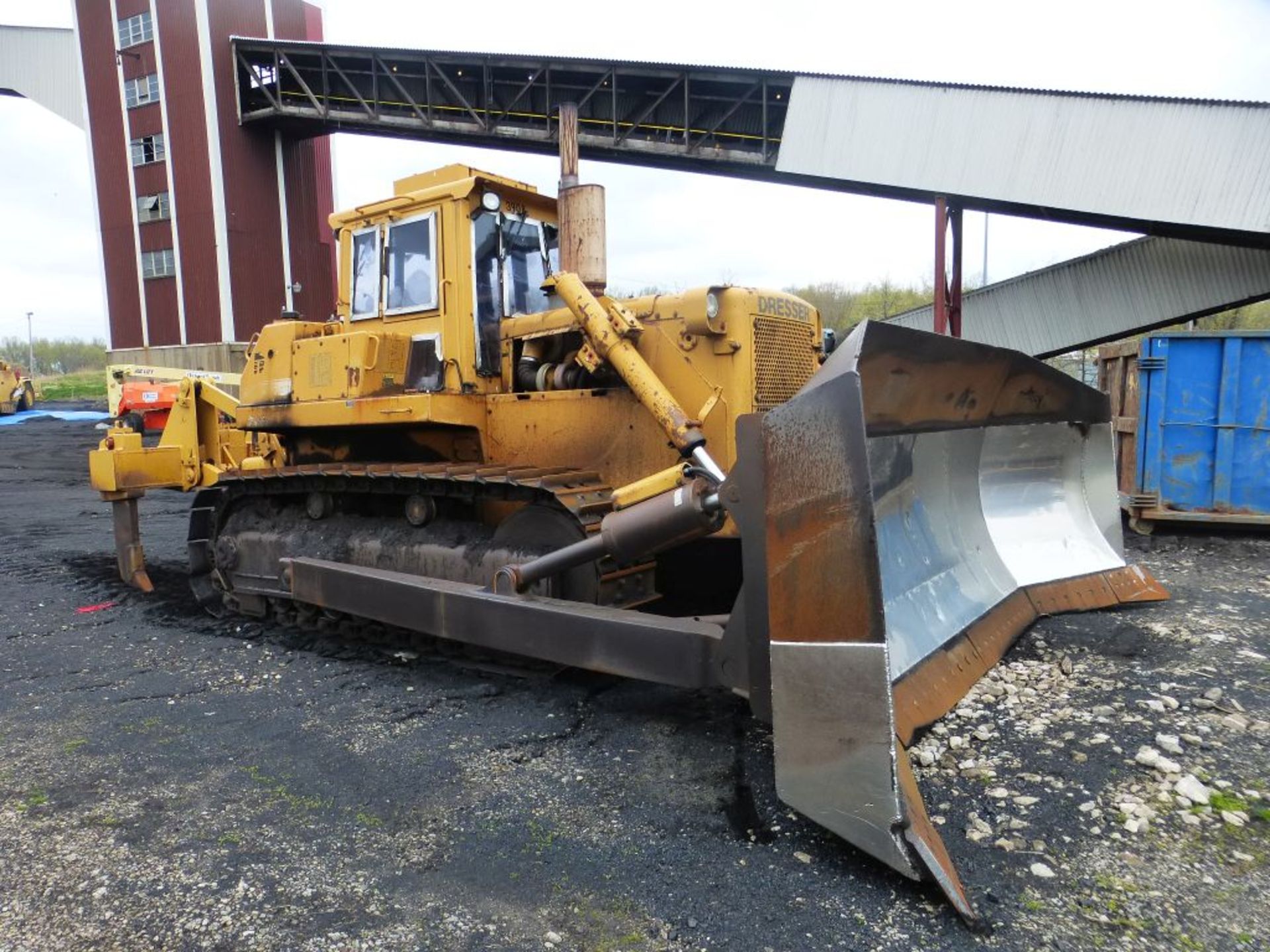 Komatsu Dresser TD25G Dozer | Serial No. 78696; 17' Blade; Enclosed Cab; 20,832 Hours; Manual - Image 4 of 20