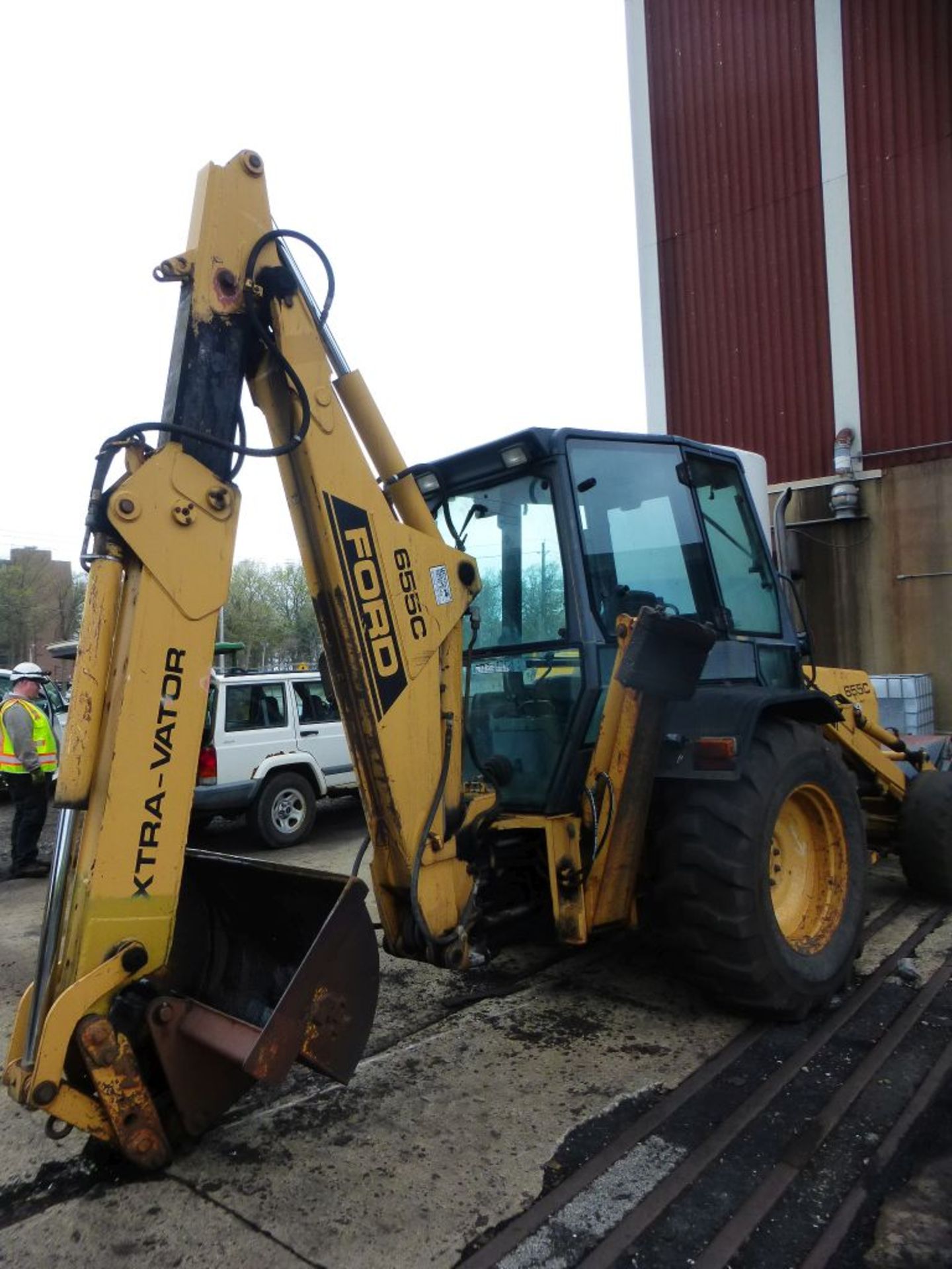 Ford 655C Backhoe | Model No. LF3P1Z; Serial No. A406839; 4877 Hours; 88" Wide Bucket; Manual - Image 3 of 17