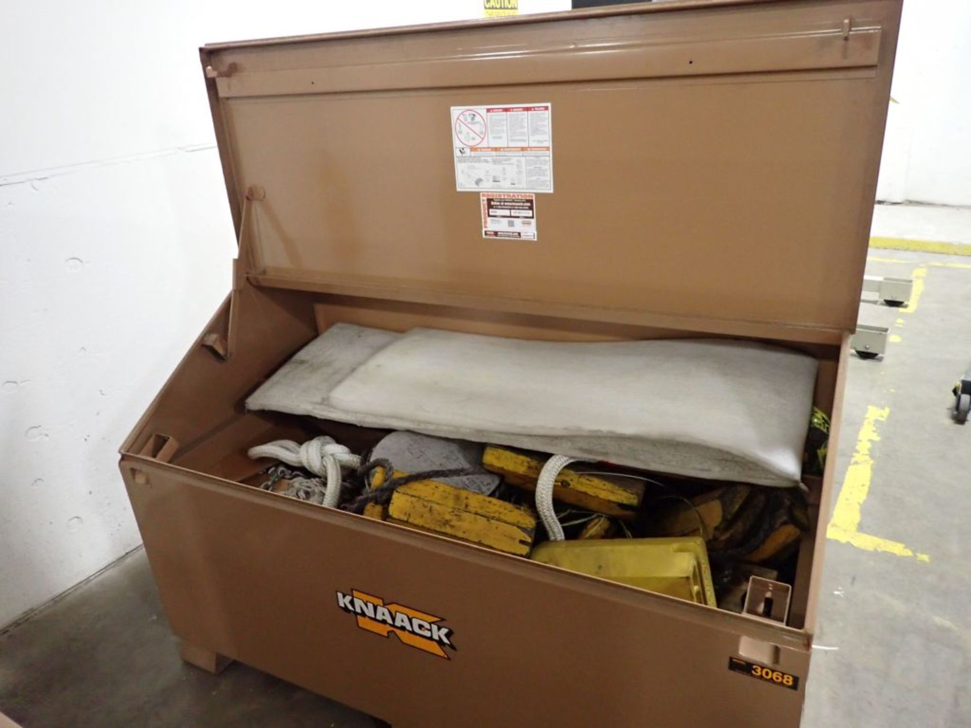 Knaack 3068 Toolbox w/Rope and Parking Chucks | Tag: 241572 | Limited Forklift Assistance - Image 2 of 6