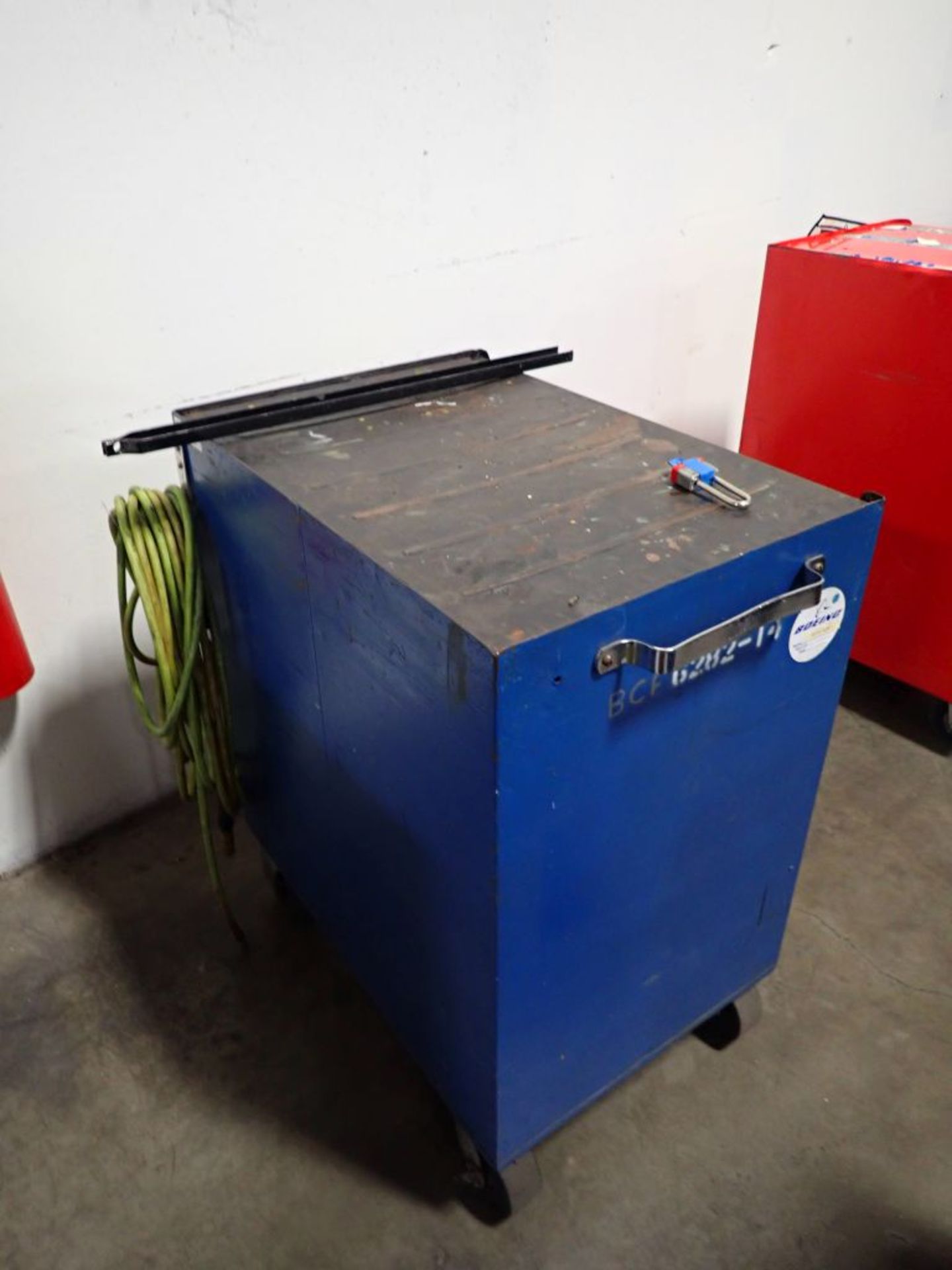 Rolling Toolbox w/Tools | Tag: 241564 | Limited Forklift Assistance Available - $10.00 Lot Loading - Image 2 of 11