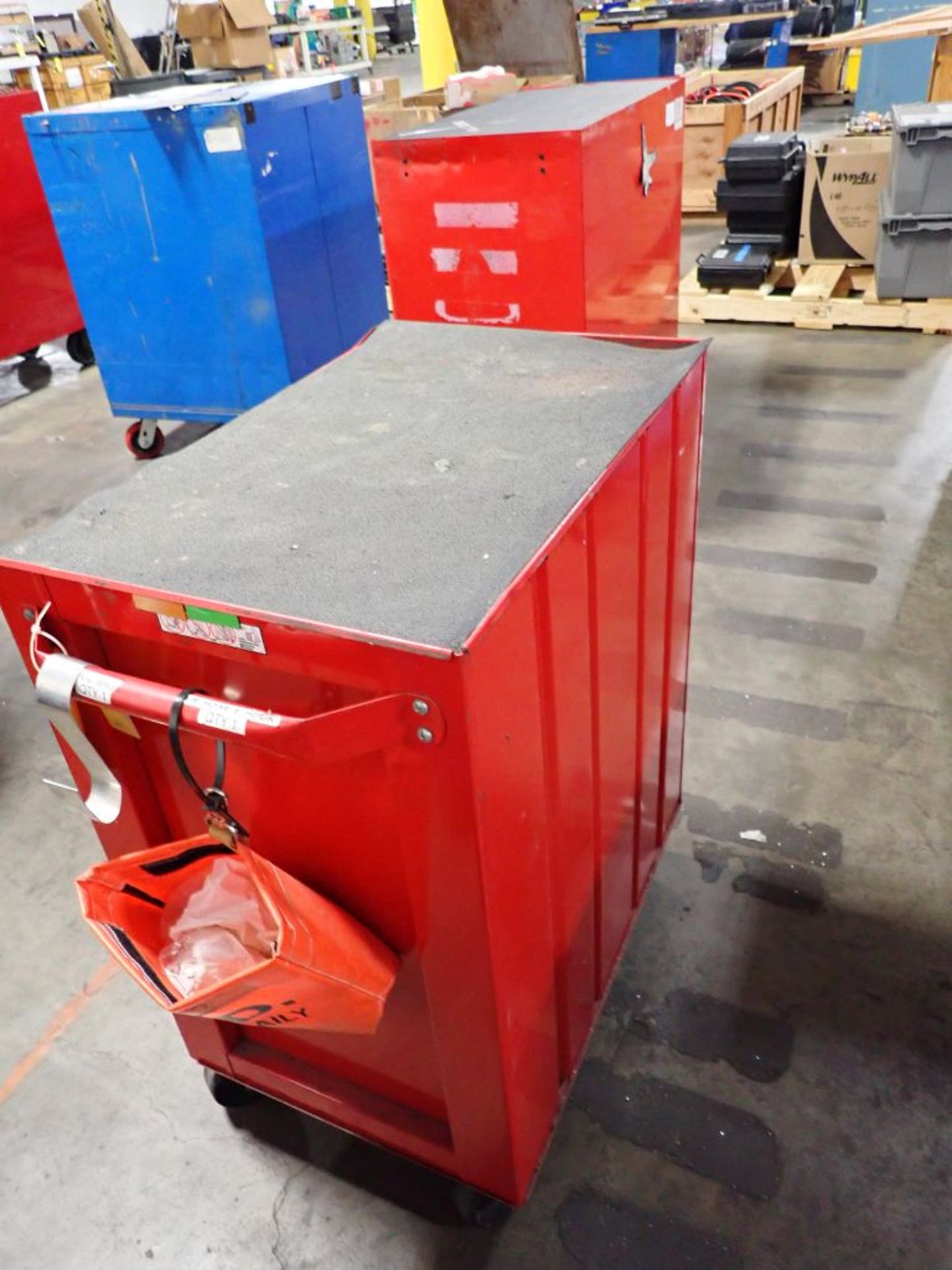 Rolling Toolbox w/Tools | Tag: 241548 | Limited Forklift Assistance Available - $10.00 Lot Loading - Image 3 of 4