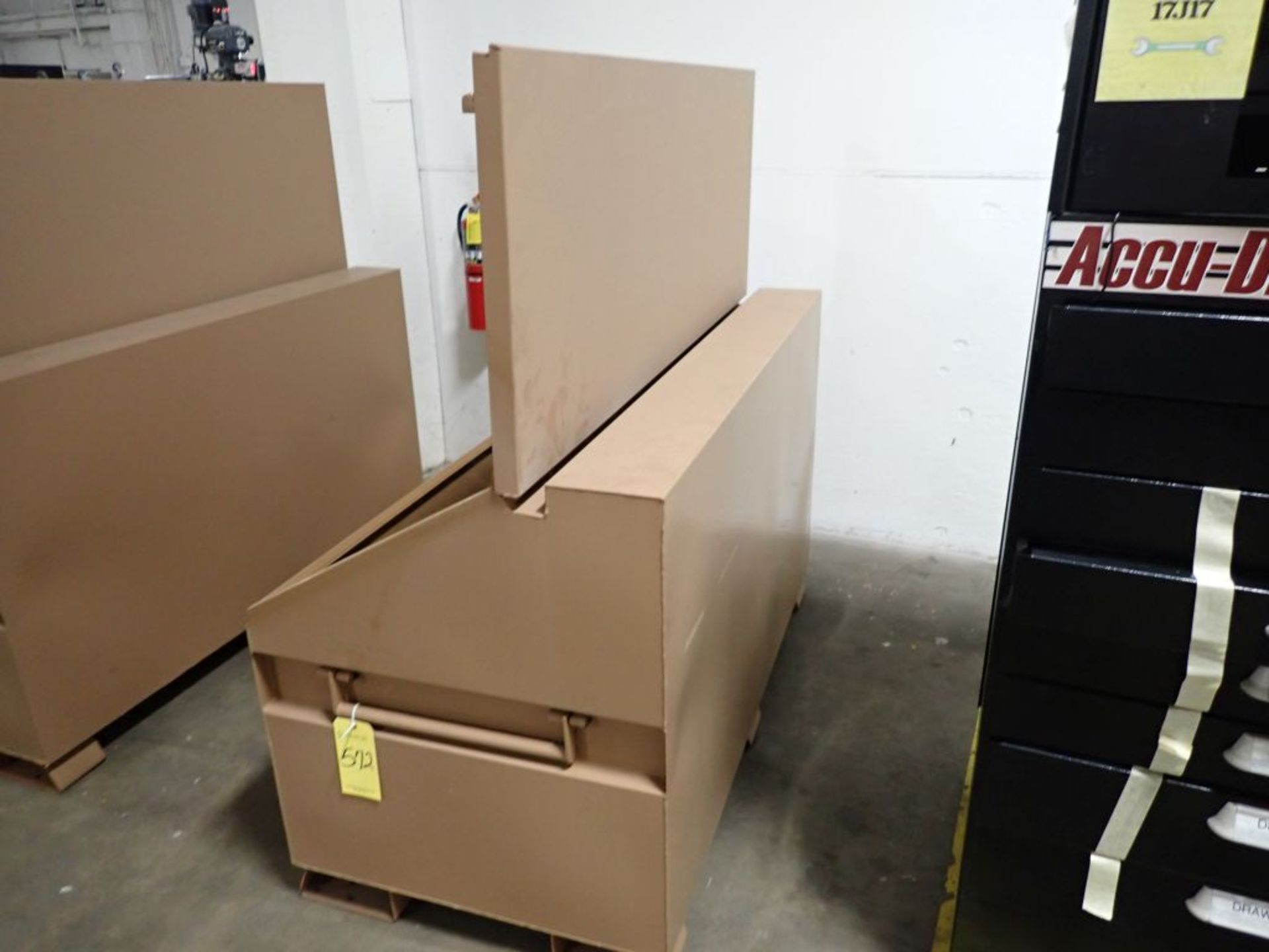 Knaack 3068 Toolbox w/Rope and Parking Chucks | Tag: 241572 | Limited Forklift Assistance - Image 3 of 6