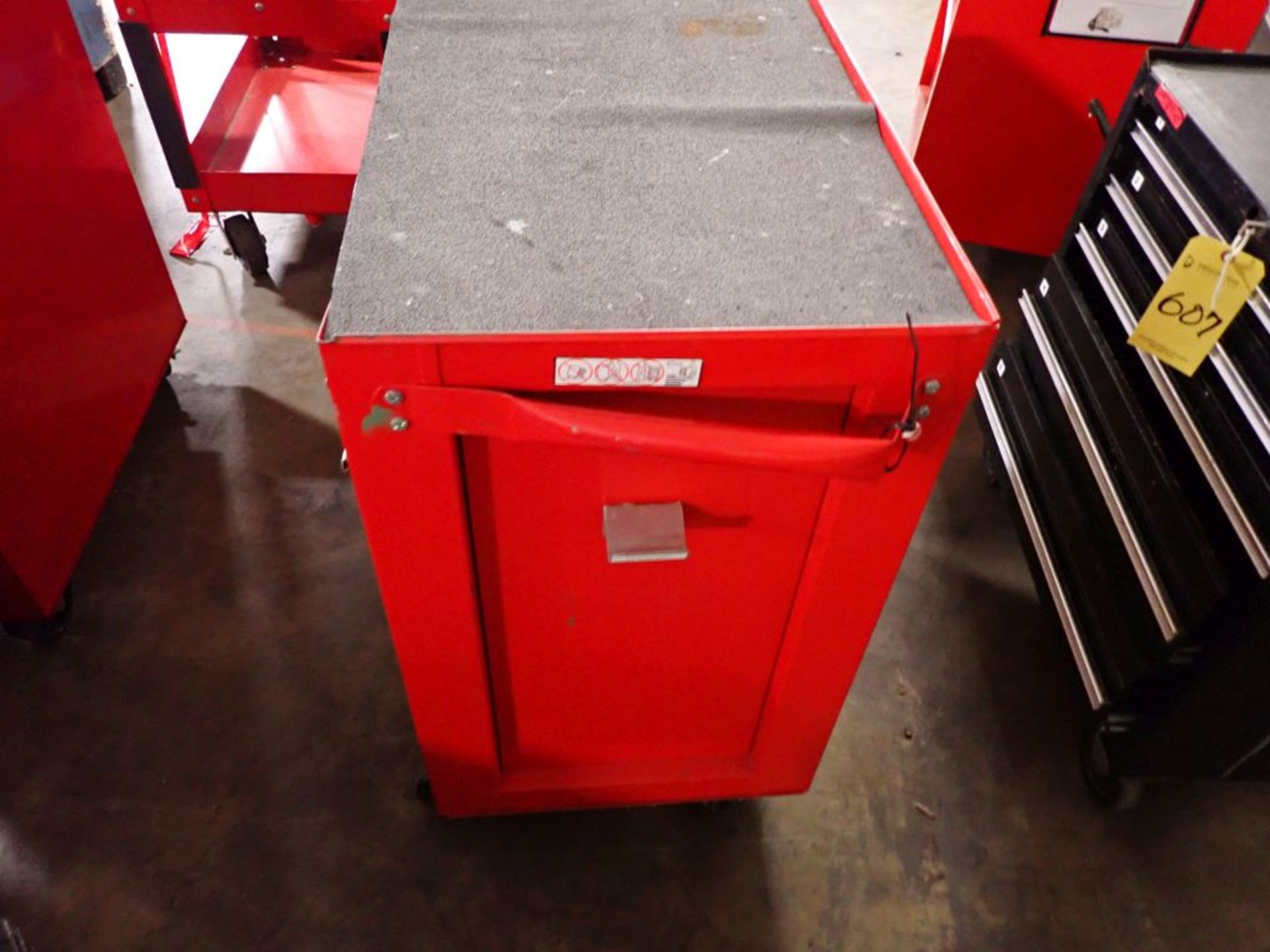 Lot of (2) Rolling Toolboxes | Tag: 241606 | Limited Forklift Assistance Available - $10.00 Lot - Image 5 of 6