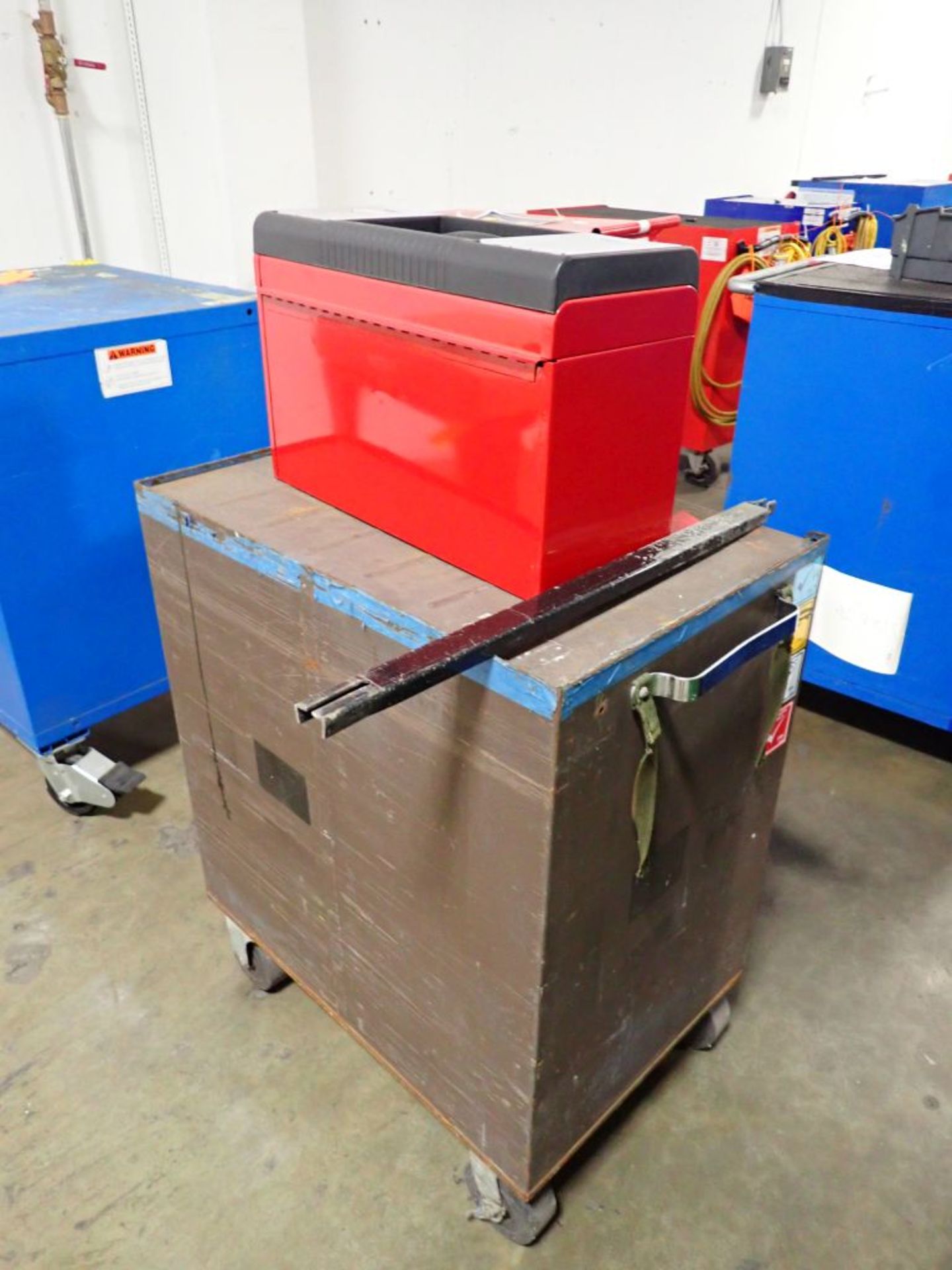 Rolling Toolbox w/Tools | Tag: 241561 | Limited Forklift Assistance Available - $10.00 Lot Loading - Image 3 of 6