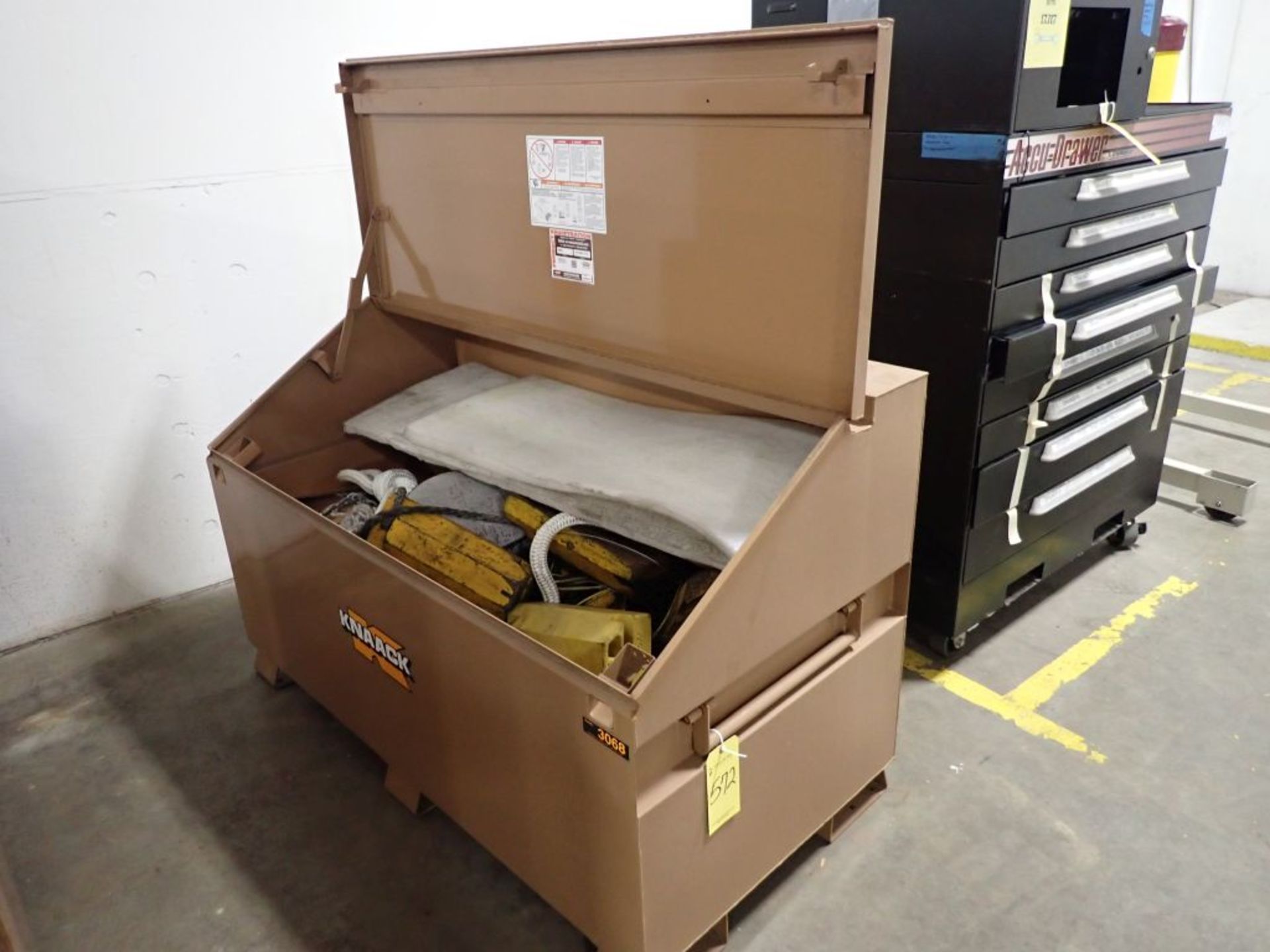 Knaack 3068 Toolbox w/Rope and Parking Chucks | Tag: 241572 | Limited Forklift Assistance