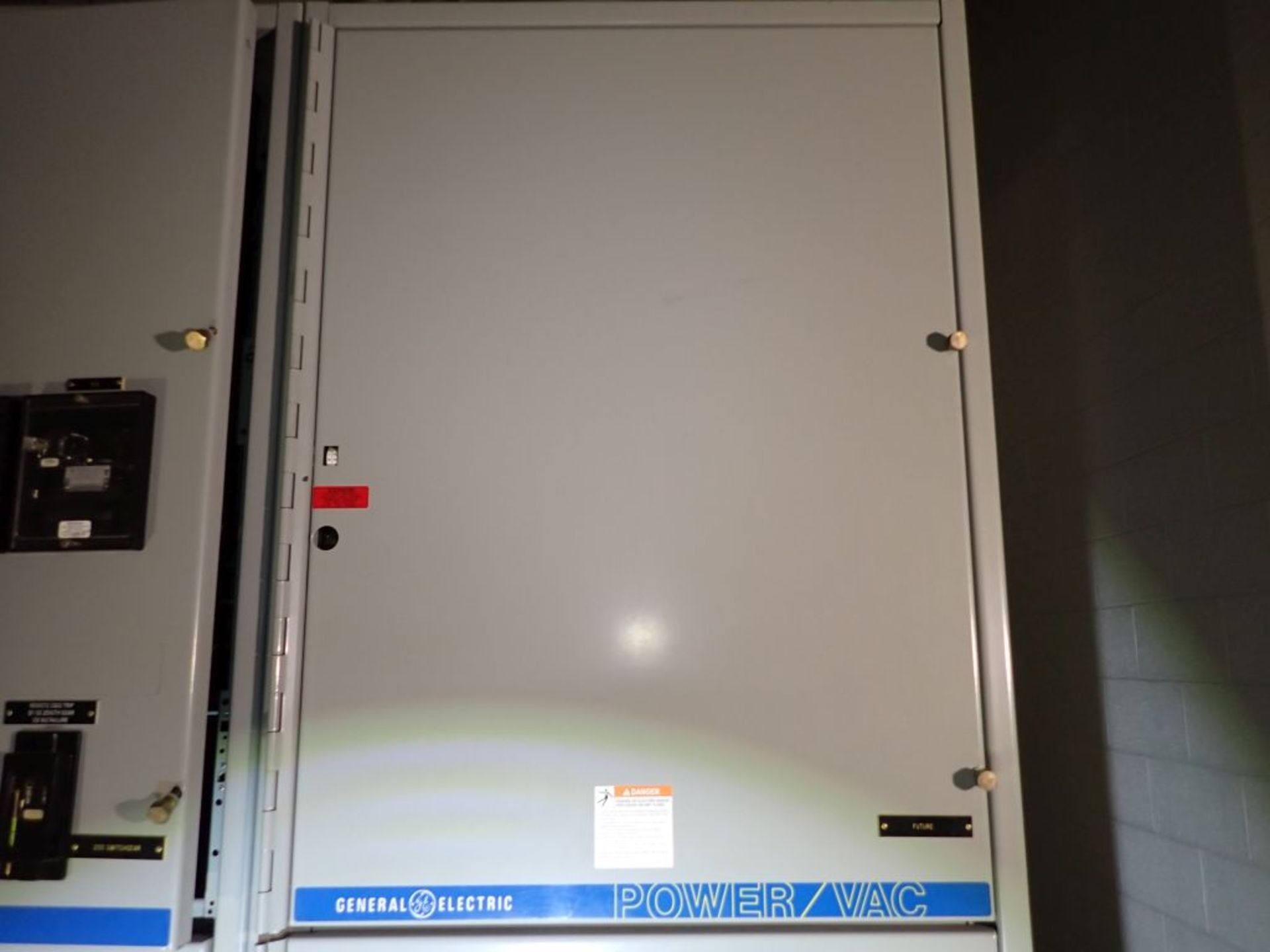 GE Powervac Switchgear | (4) Verticals; 4160V; Includes: (1) 2000A Breaker; (1) 1200A Breaker; - Image 24 of 27