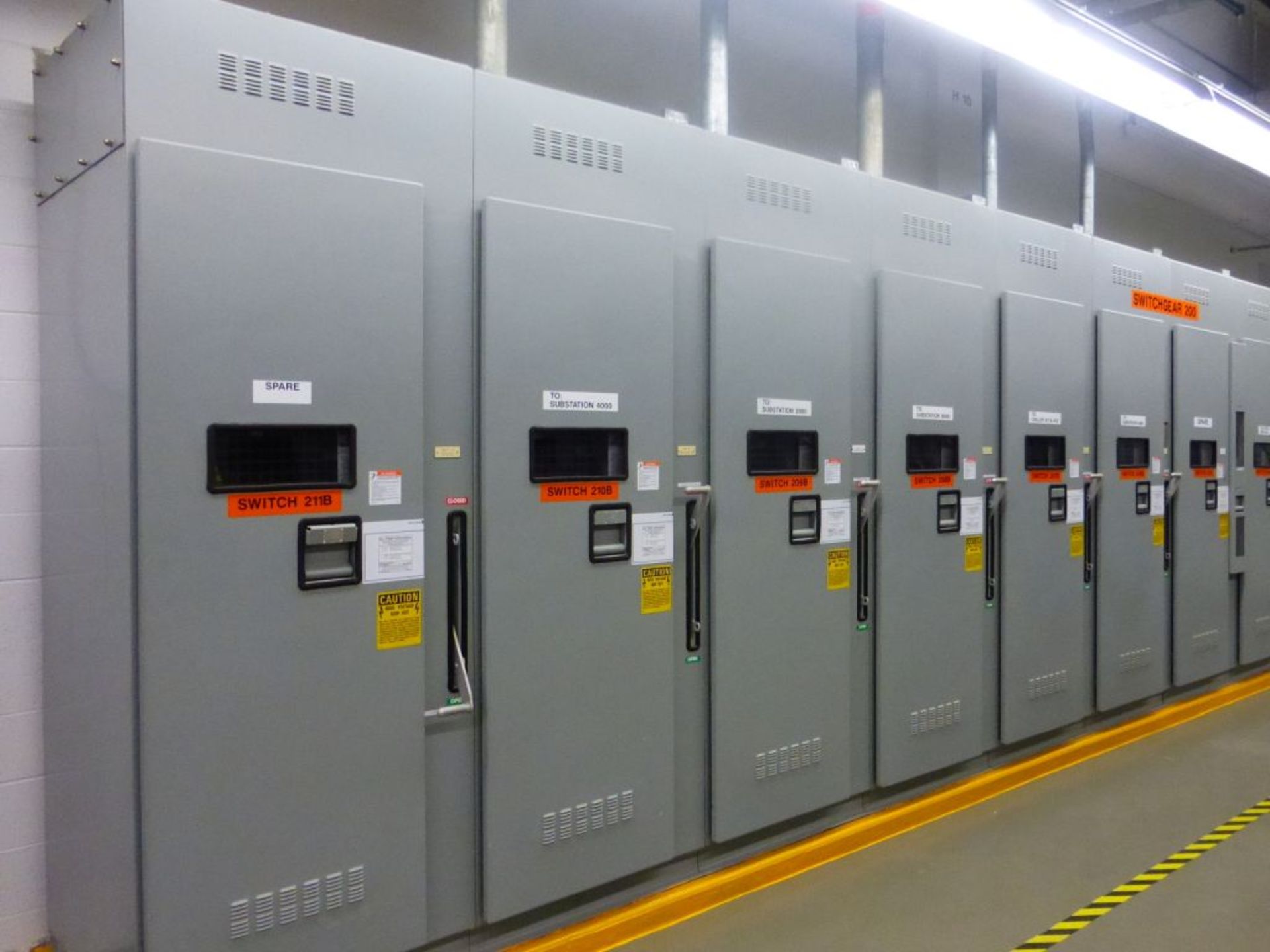 S&C Switchgear Line | (11) Verticals; (2) 1200A; (9) 600A; Cat No. cd-702920; 4.76 KV; Tag: