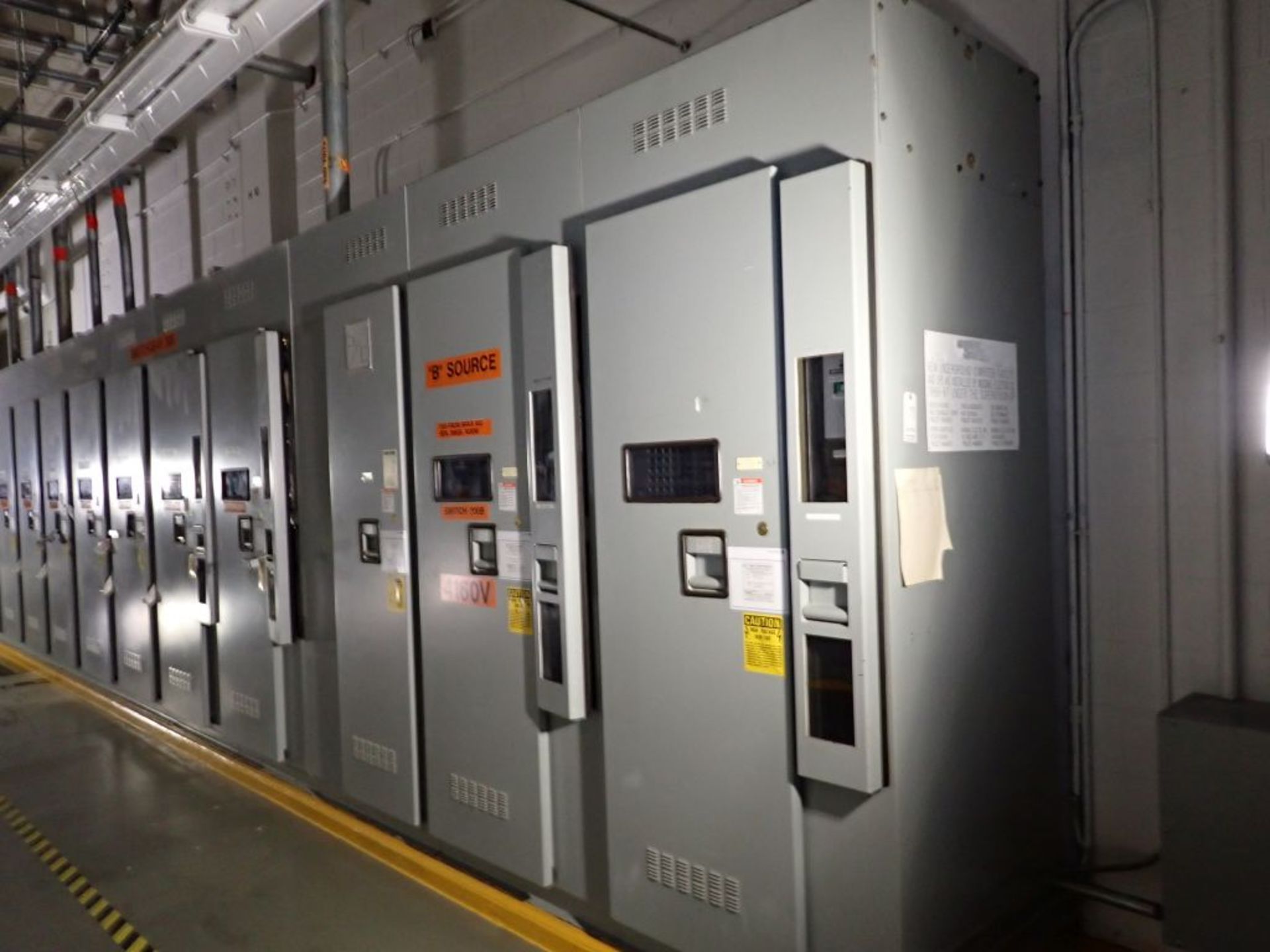 S&C Switchgear Line | (11) Verticals; (2) 1200A; (9) 600A; Cat No. cd-702920; 4.76 KV; Tag: - Image 2 of 16