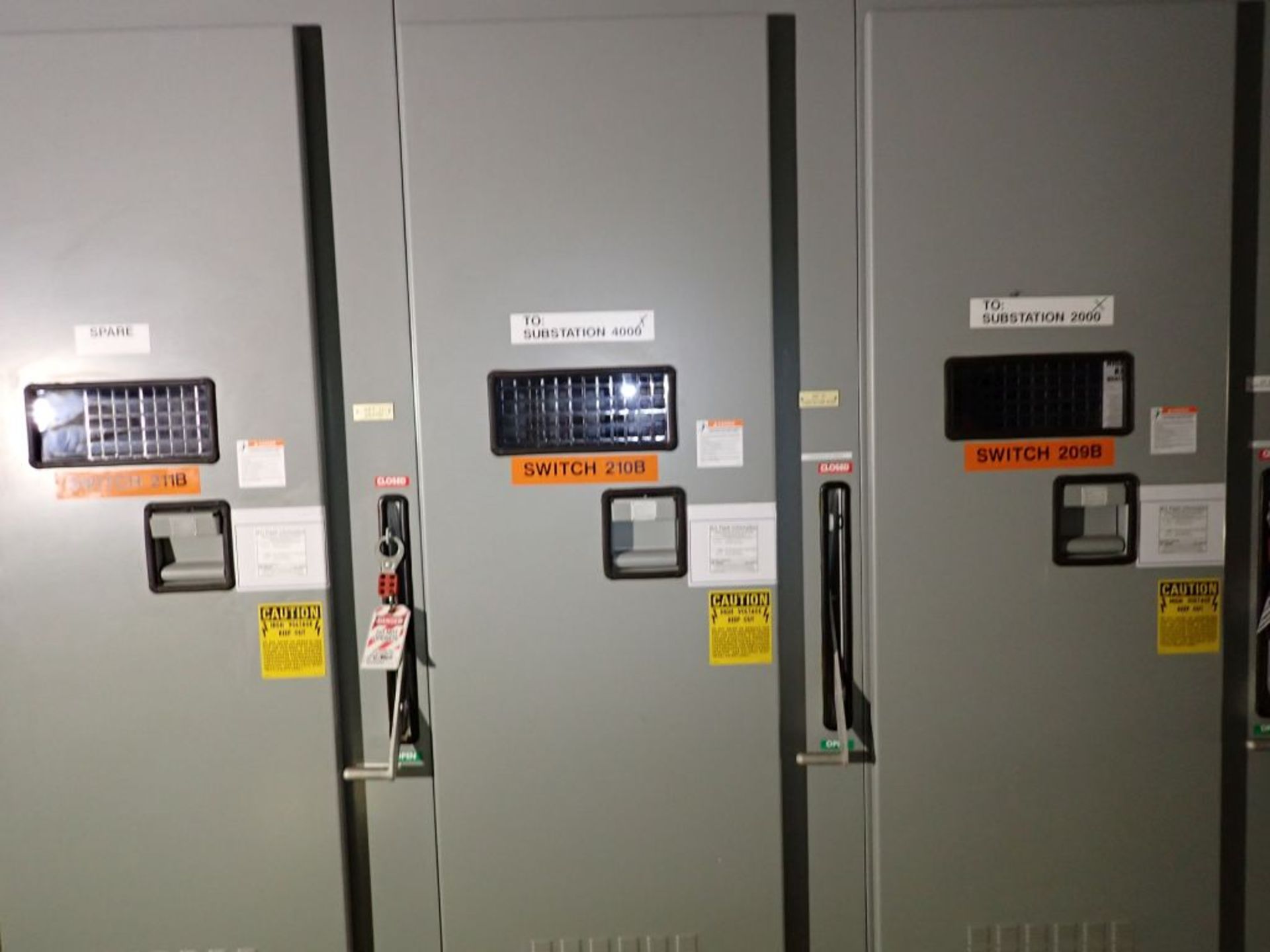 S&C Switchgear Line | (11) Verticals; (2) 1200A; (9) 600A; Cat No. cd-702920; 4.76 KV; Tag: - Image 6 of 16