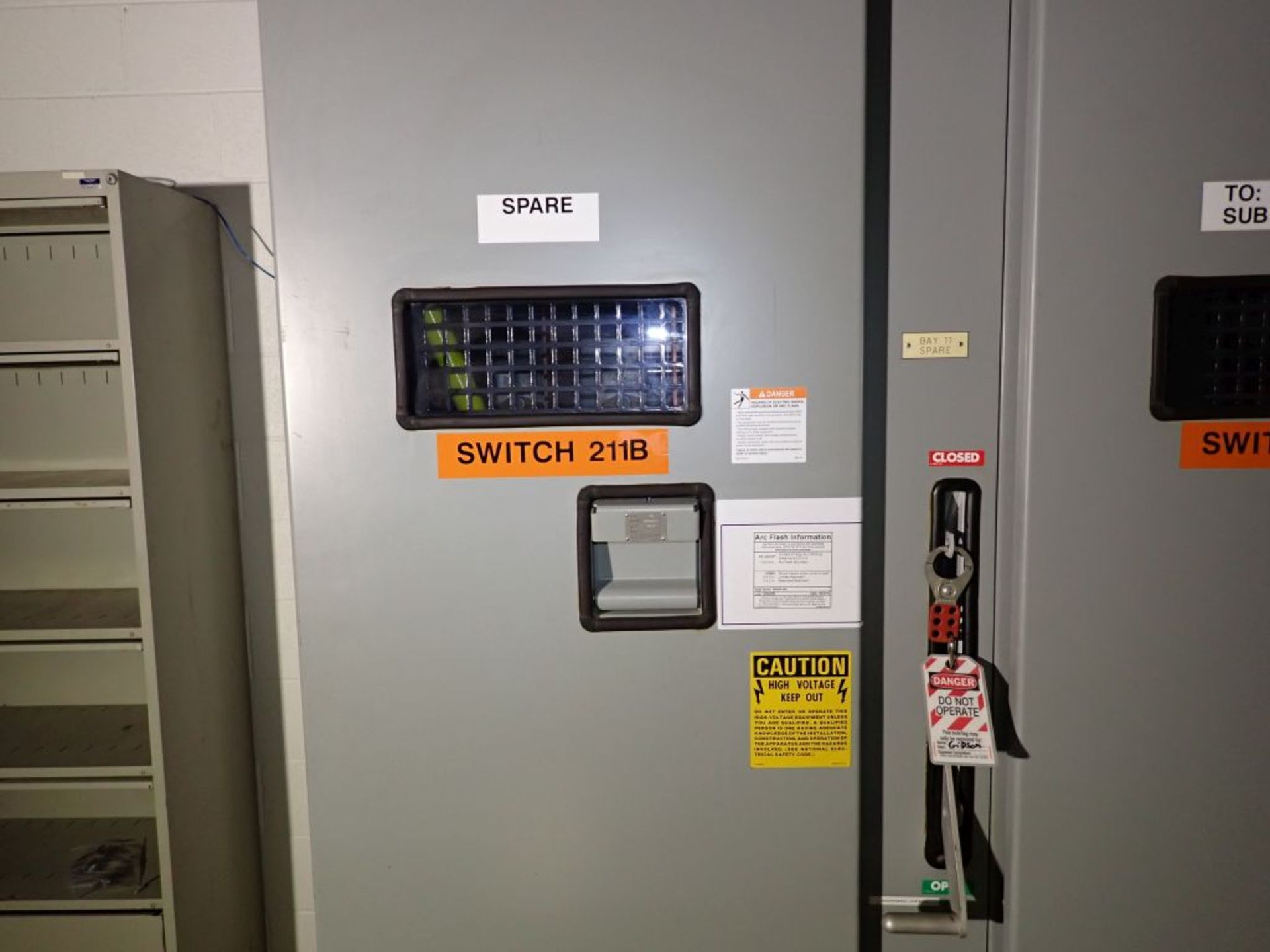 S&C Switchgear Line | (11) Verticals; (2) 1200A; (9) 600A; Cat No. cd-702920; 4.76 KV; Tag: - Image 4 of 16