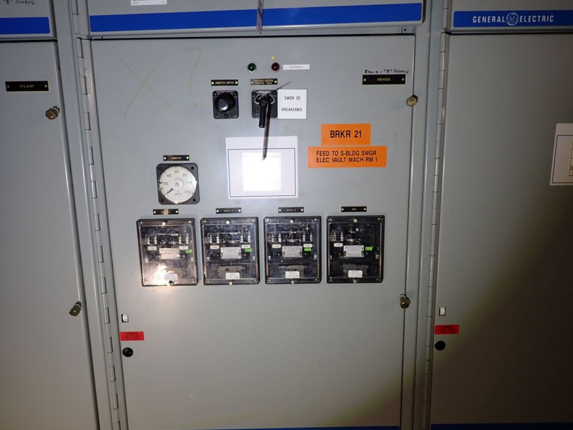 GE Powervac Switchgear | (4) Verticals; 4160V; Includes: (1) 2000A Breaker; (1) 1200A Breaker; - Image 19 of 27