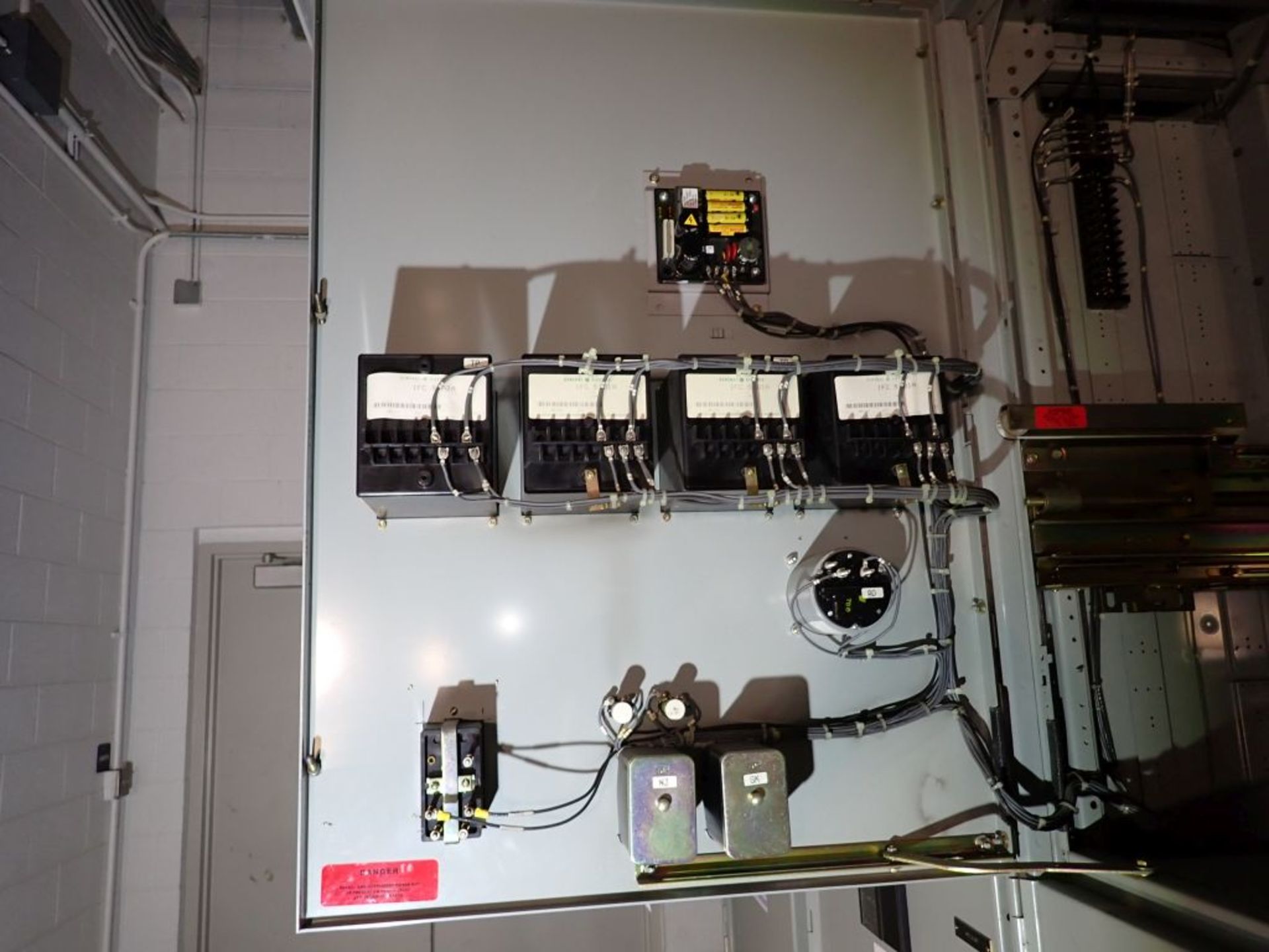 GE Powervac Switchgear | (4) Verticals; 4160V; Includes: (1) 2000A Breaker; (1) 1200A Breaker; - Image 18 of 27