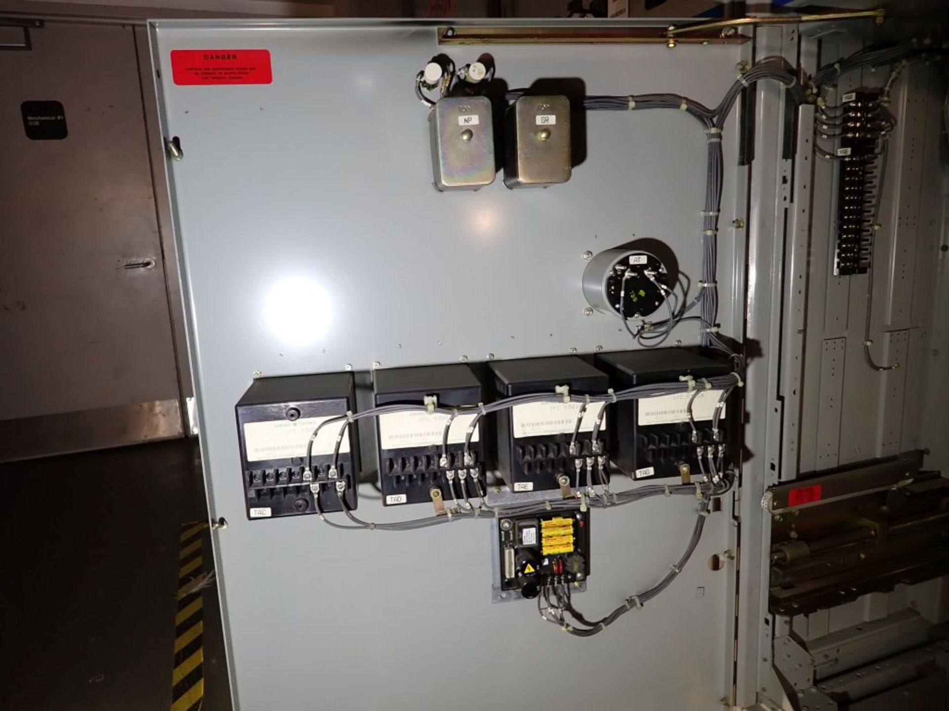 GE Powervac Switchgear | (4) Verticals; 4160V; Includes: (1) 2000A Breaker; (1) 1200A Breaker; - Image 23 of 27