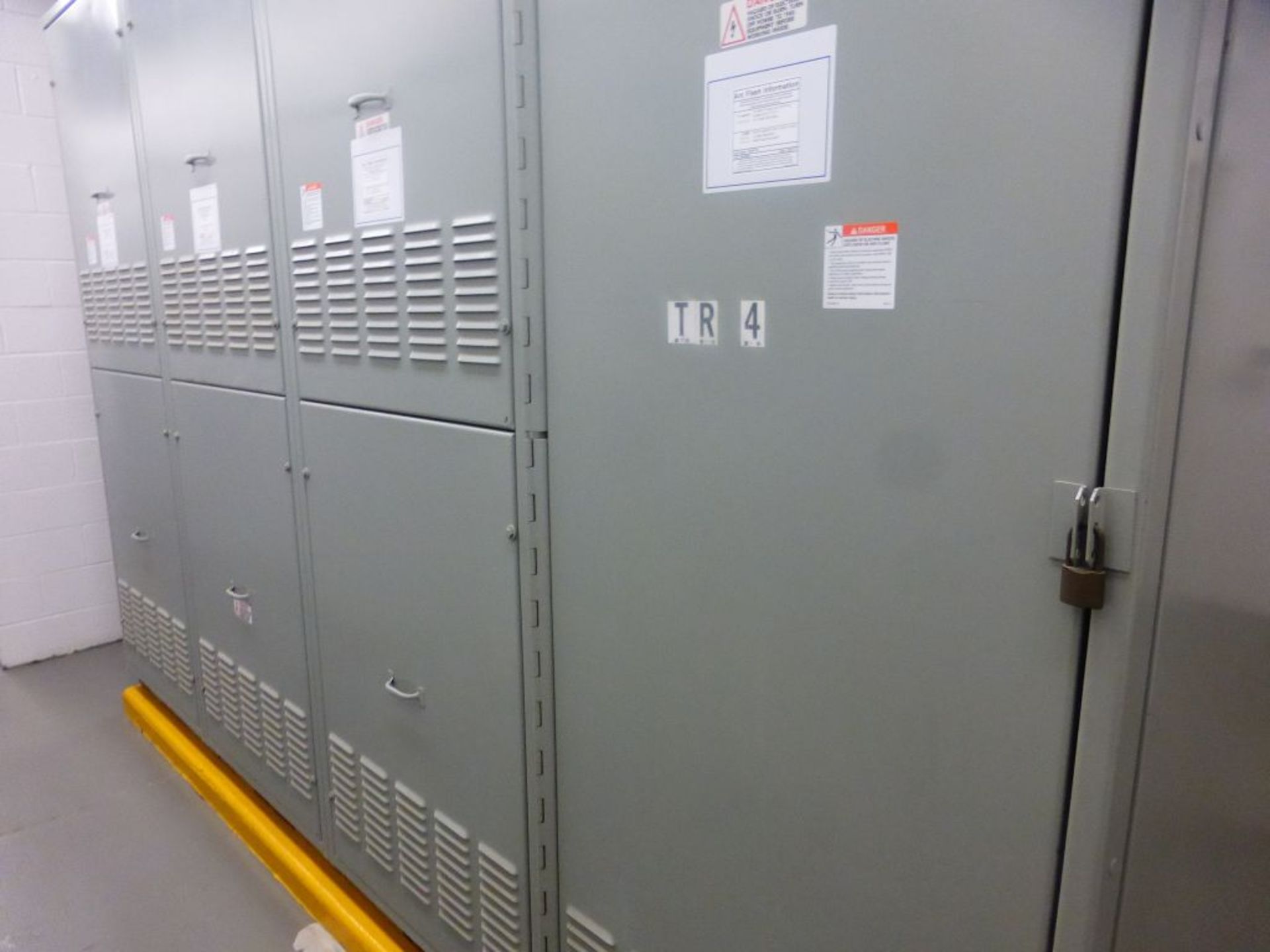 GE Powervac Switchgear | (4) Verticals; 4160V; Includes: (1) 2000A Breaker; (1) 1200A Breaker; - Image 5 of 27