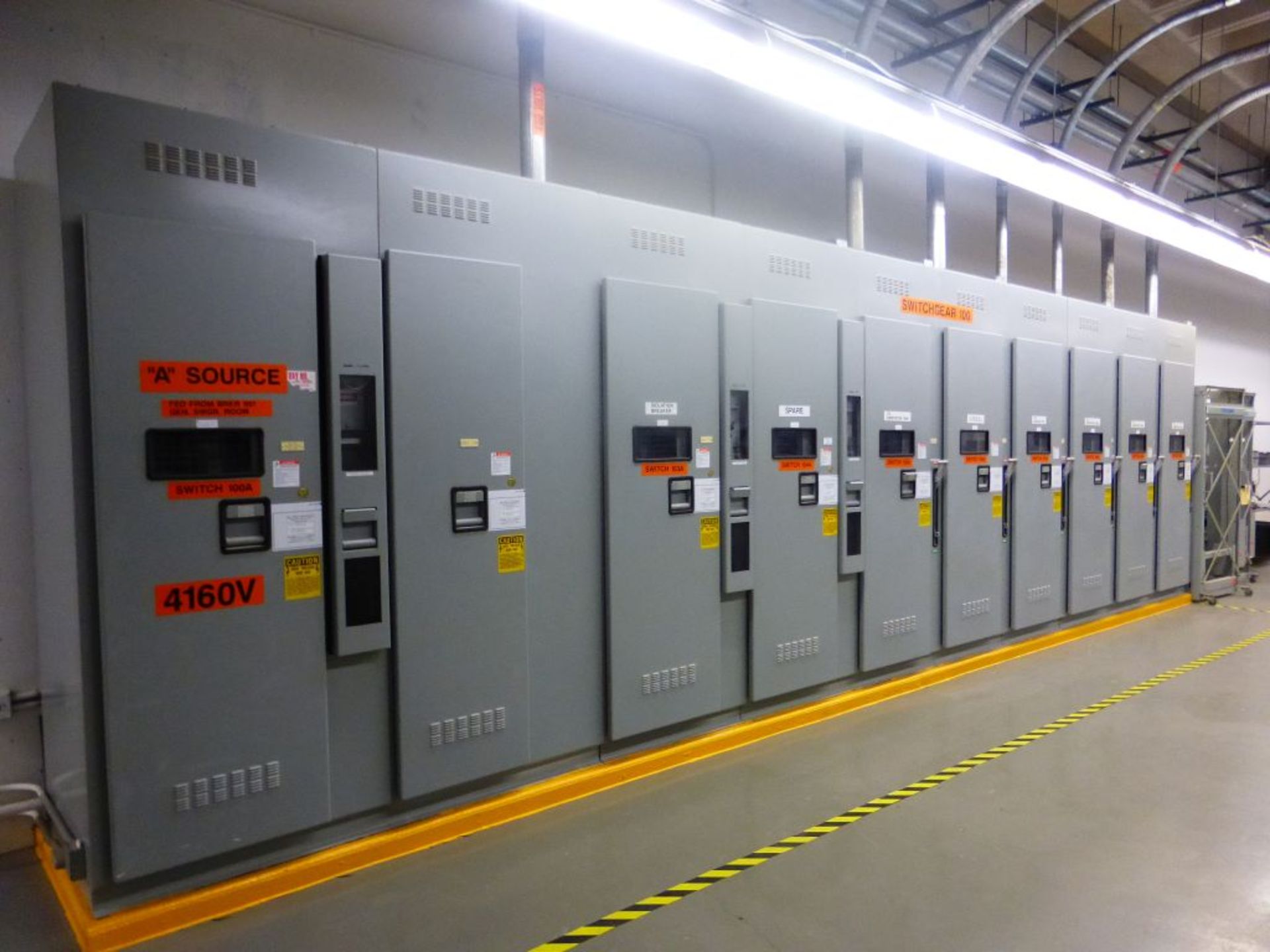 S&C Switchgear Line | (10) Verticals; (1) 1200A; (8) 600A; Tag: 241172; Lot Loading Fee: $400.00