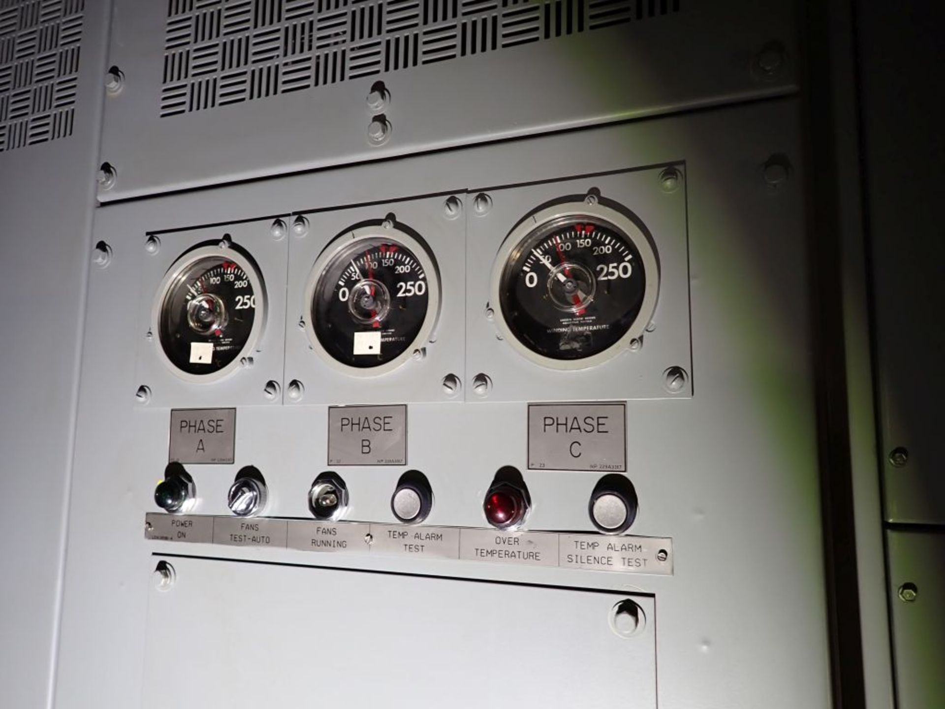 GE Transformer w/Interrupter Switch | 2000/2667 KVA; 4160 Primary Voltage; 480Y/277 Secondary - Image 11 of 11