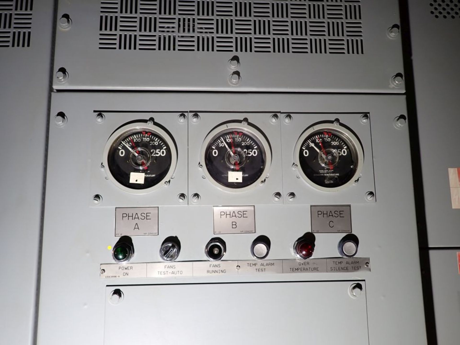 GE Transformer w/Interrupter Switch | 2000/2667 KVA; 4160 Primary Voltage; 480Y/277 Secondary - Image 10 of 11