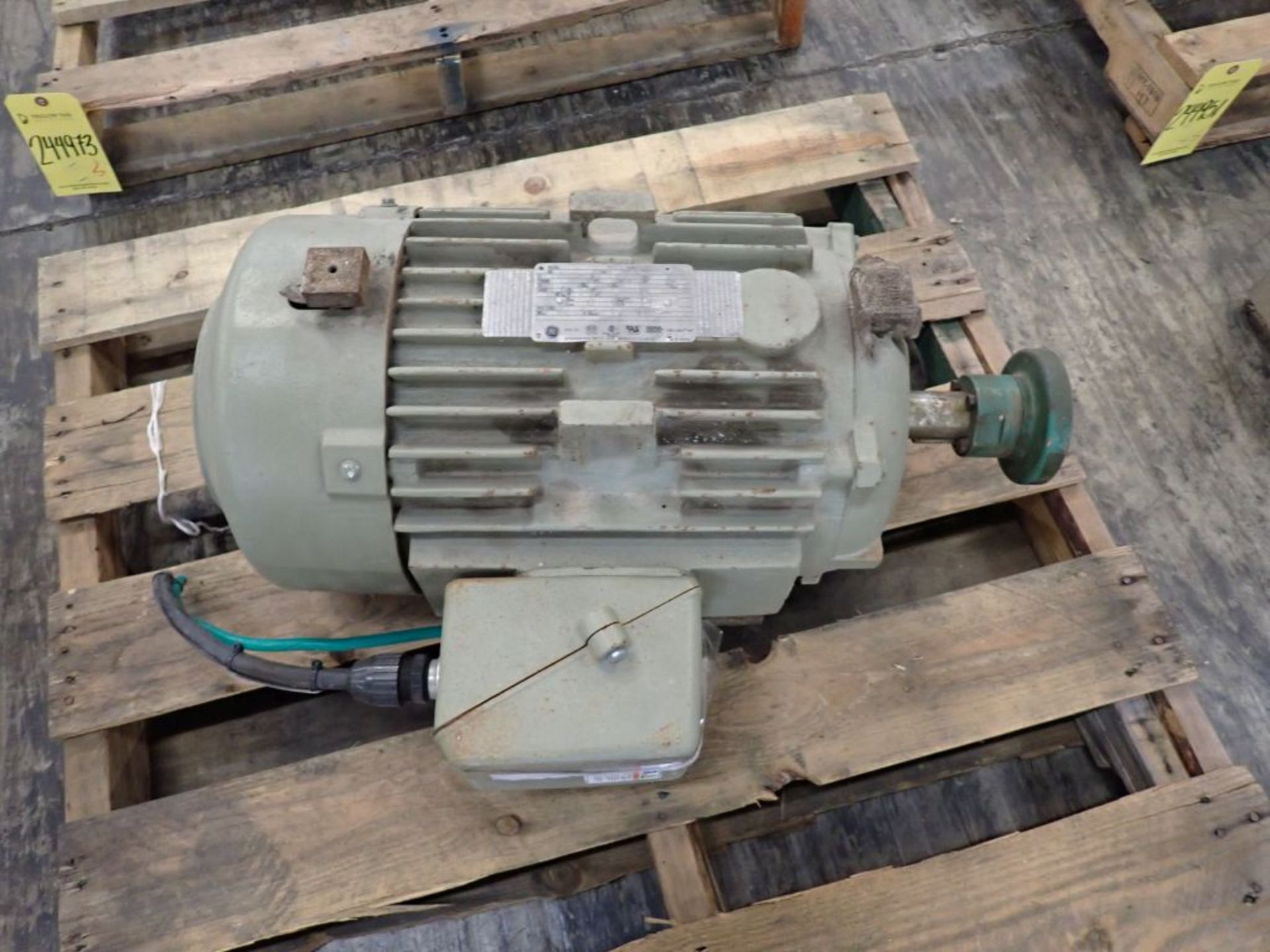 GE 15 HP Motor | Model No. 5KS254XAA1100; 15 HP; 460V; 3550 RPM; 3PH; Tag: 244972