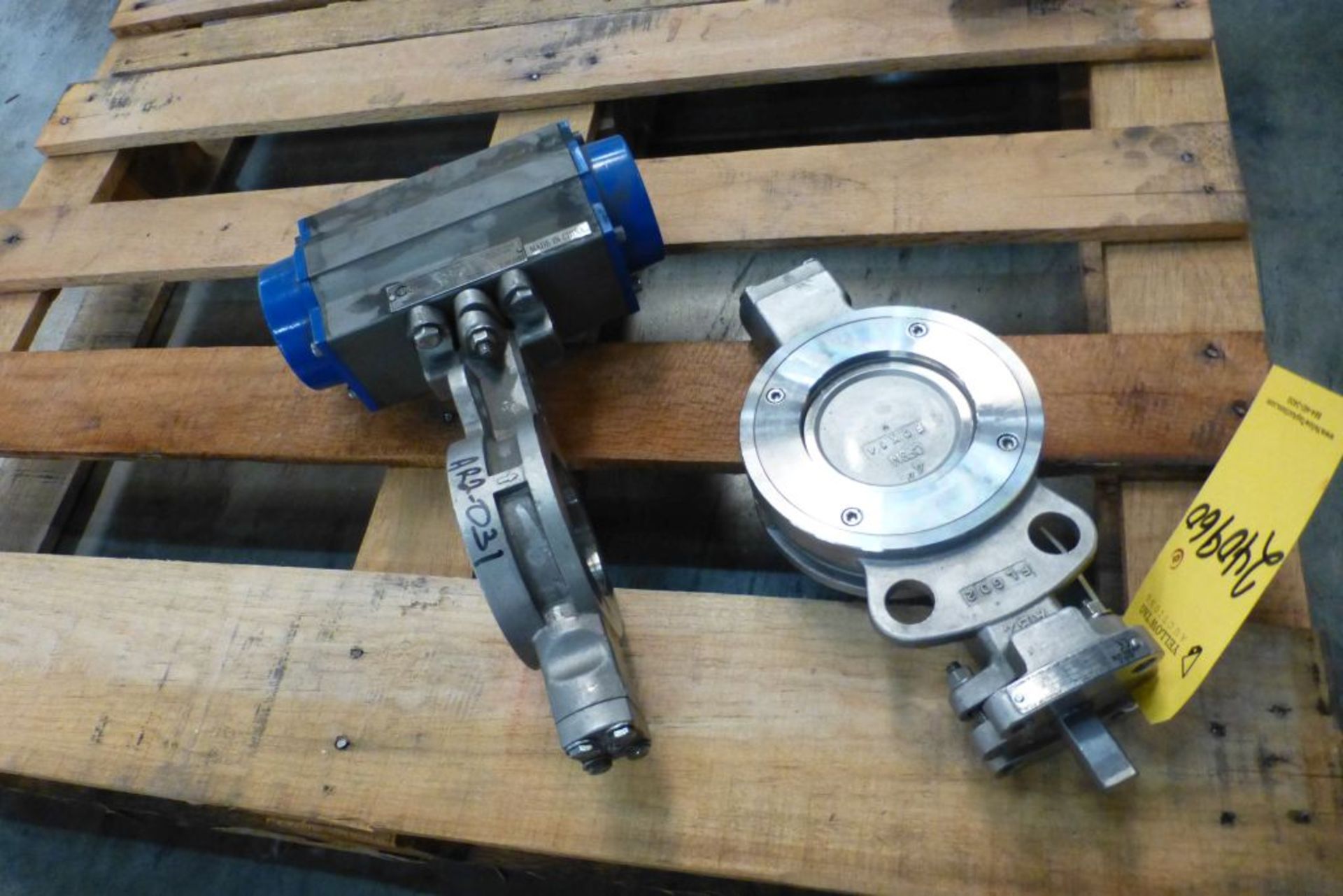 Lot of (2) Assorted Stainless Valves | (1) ABZ Serial No. F23150002, 100 PSI, CF8M Body, Size: - Image 2 of 7
