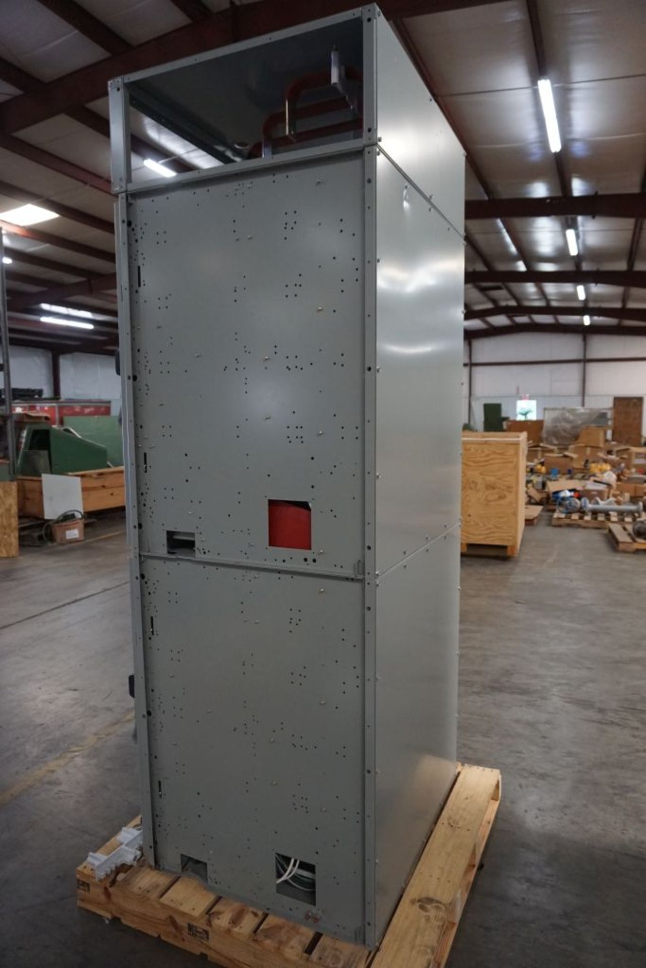 2018 Eaton Ampgard Medium Voltage Control Nema 1A Enclosure | 800 HP; 120 VAC; 7200V; 1-Section; - Image 3 of 9