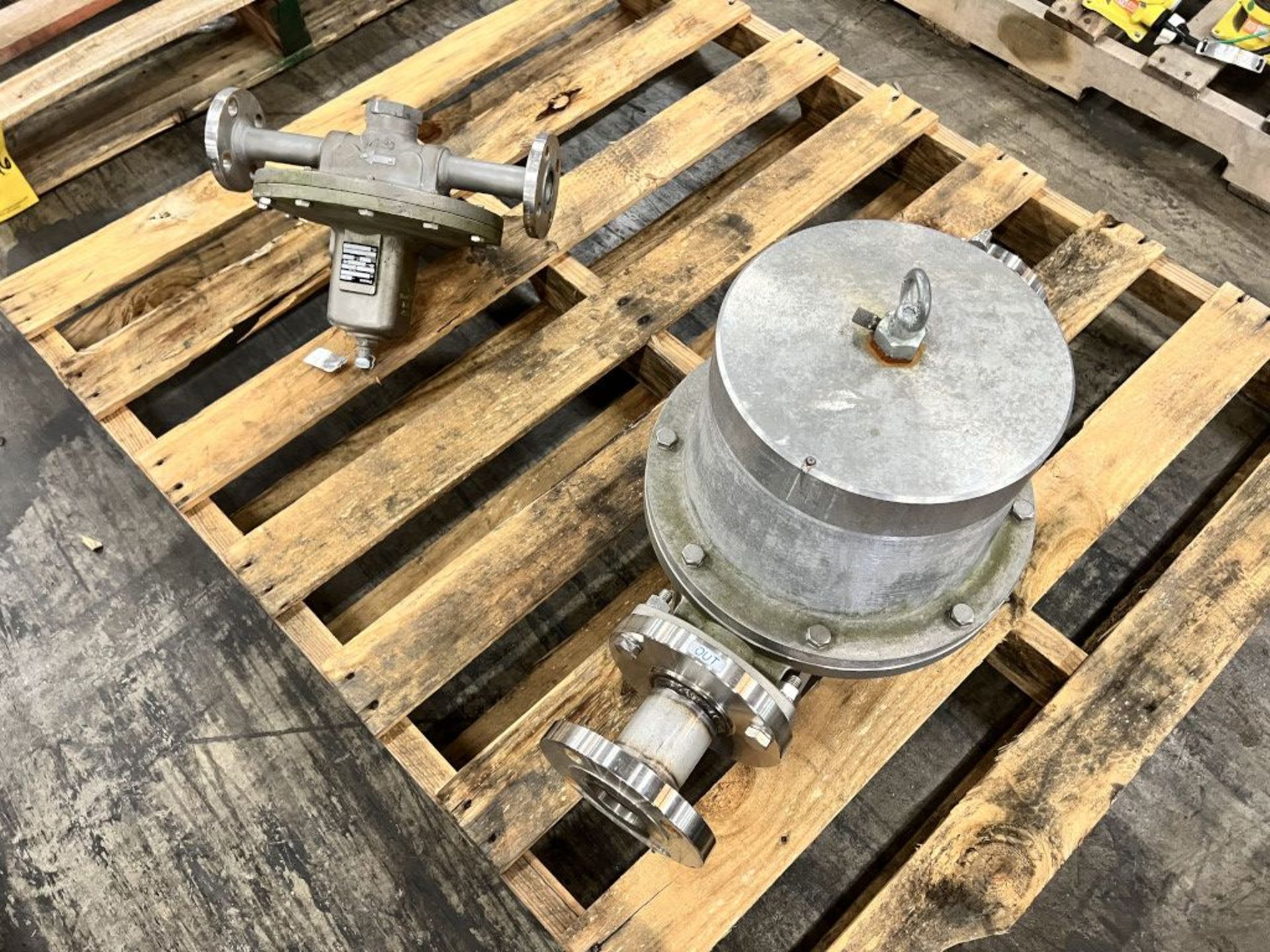 Lot of (1) Valves and (1) Housing | (1) Fisher Valve Type: MR95L, Serial No. R056724664 w/(2) Kerkau