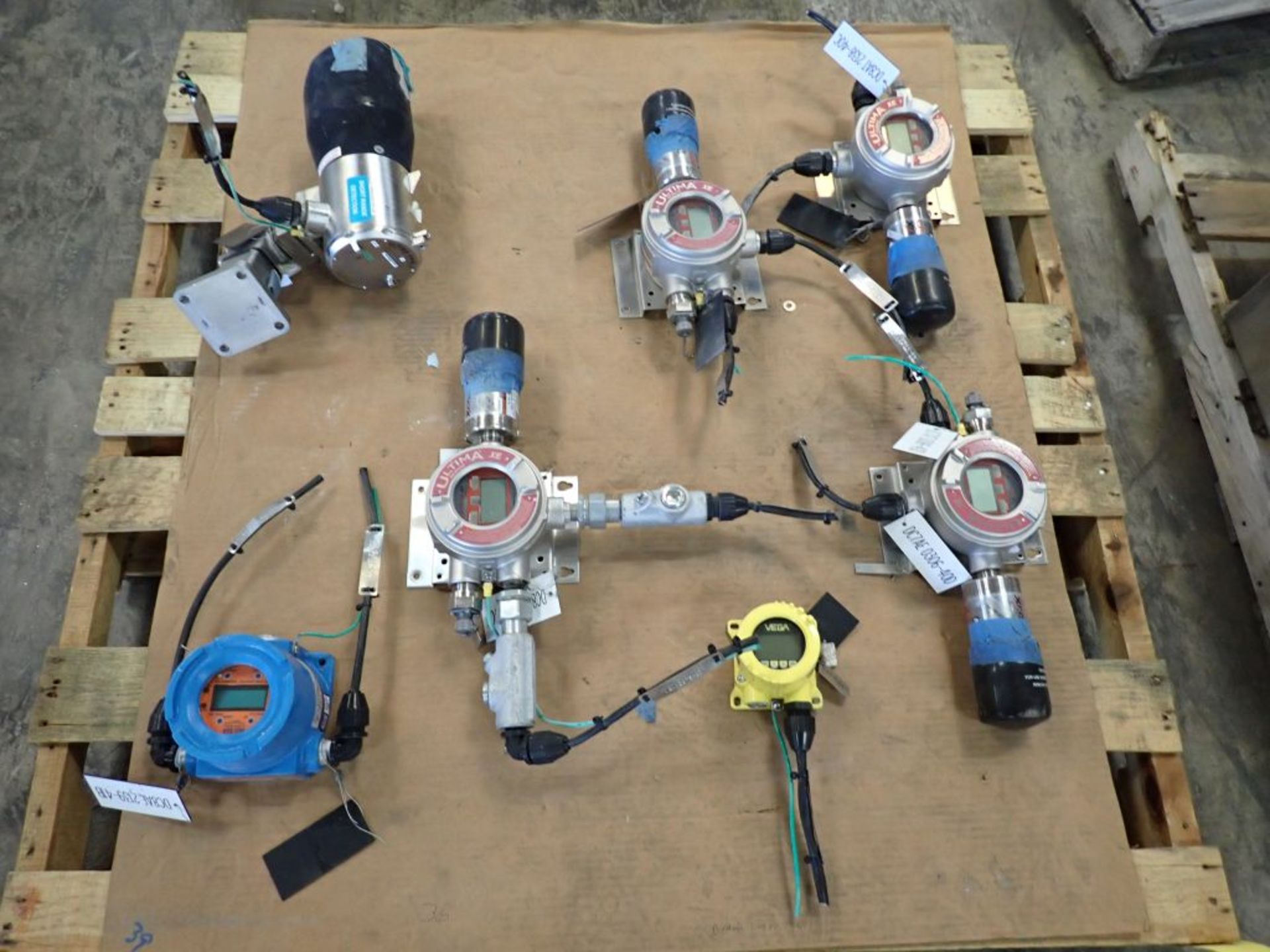 Lot of (6) Assorted Components | (4) Ultima XE Main Gas Motors; (1) Mil-Ram Transmitter Model No. - Image 2 of 16