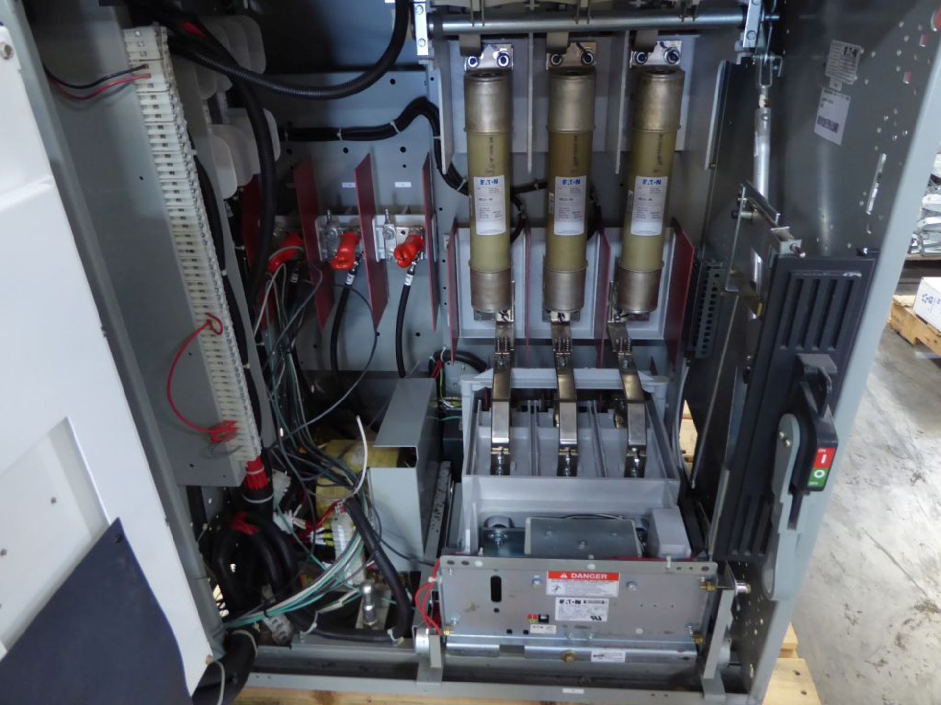 2018 Eaton Ampgard Medium Voltage Control Nema 1A Enclosure | 800 HP; 120 VAC; 7200V; 1-Section; - Image 9 of 9